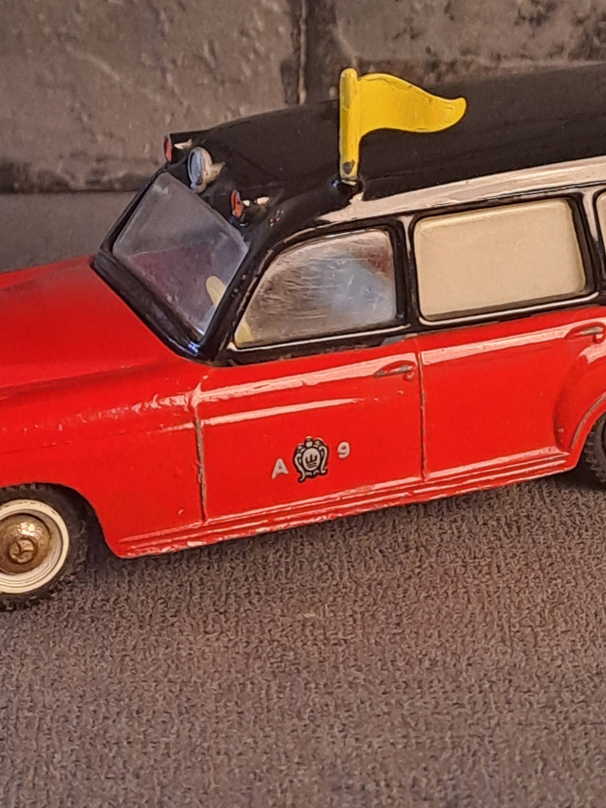 Tekno Denmark Mercedes Benz 220s Ambulance
