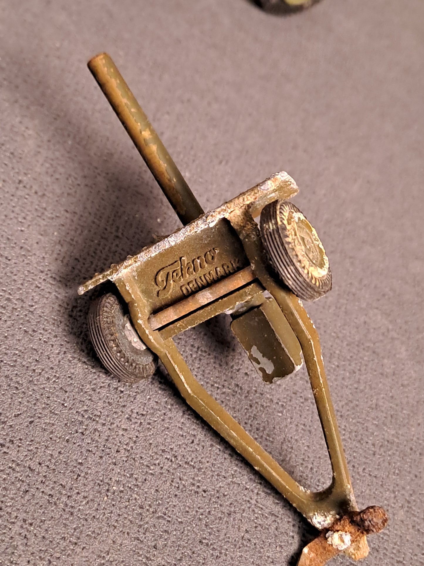 Tekno and Dinky Canons