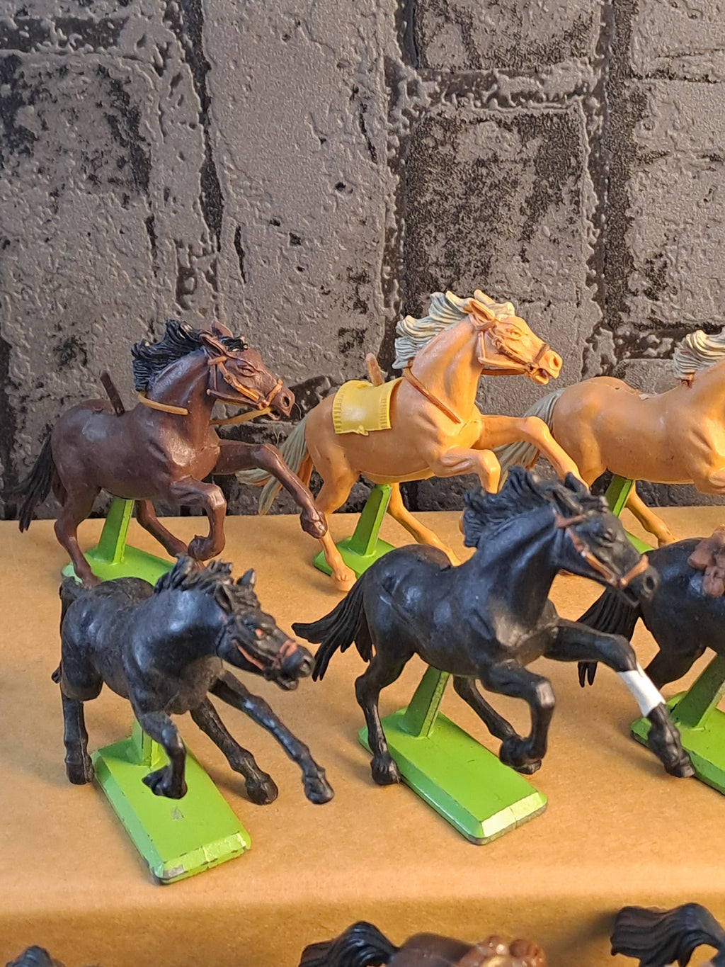 Britains Deetail Wild West Horses x18
