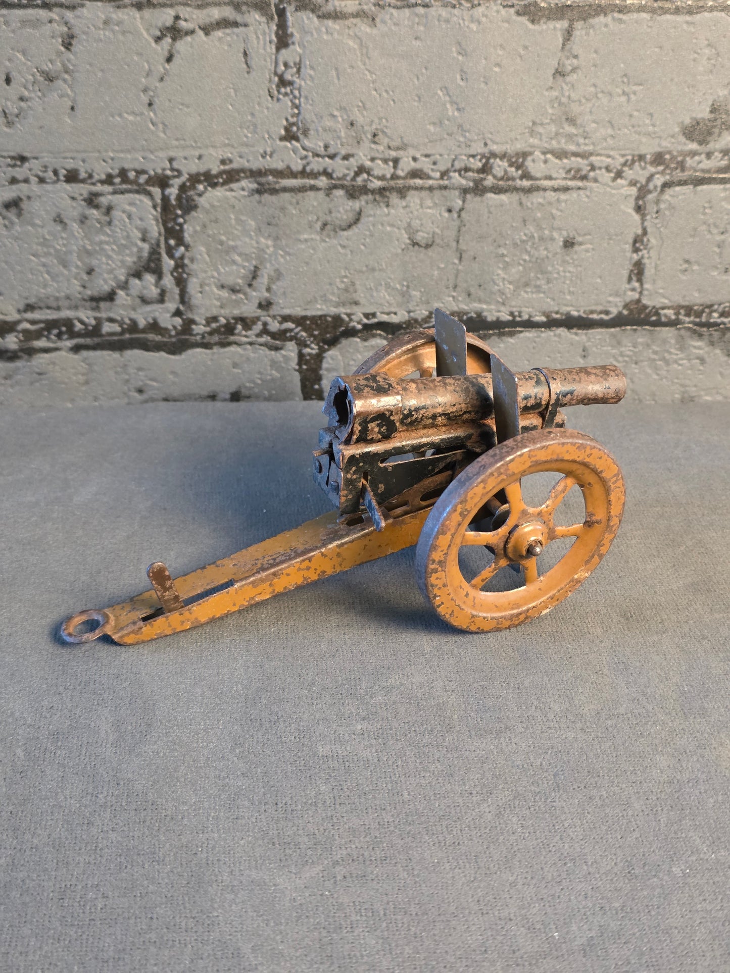 Antik Kanon. 16 cm. 1920/30.