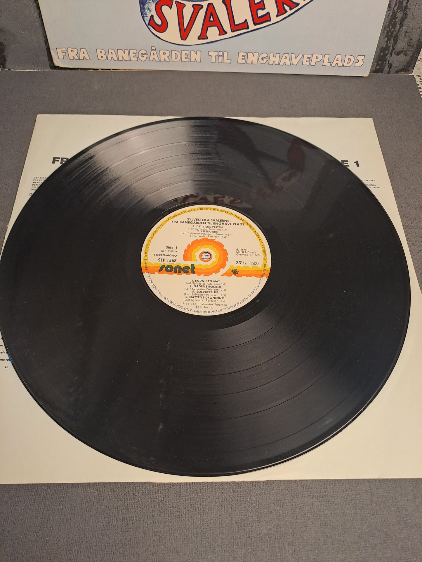 Sylvester og Svalerne Fra Banegården til Enghaveplads