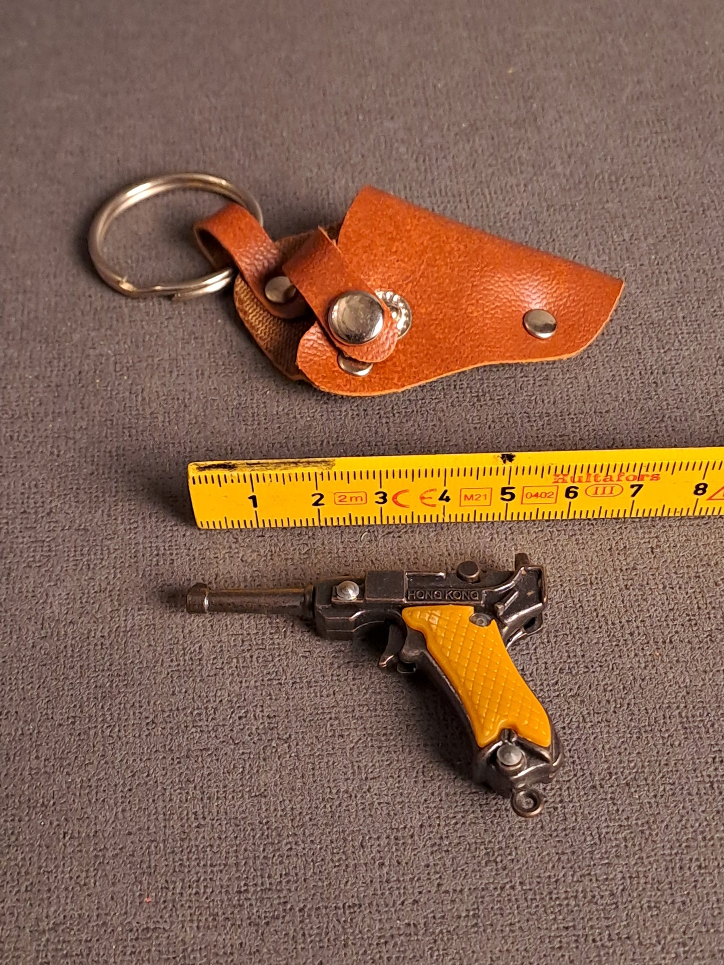 Key Ring Mini Revolver in Holster 1970's / Nøglerings Revolver i Hylster 1970'erne
