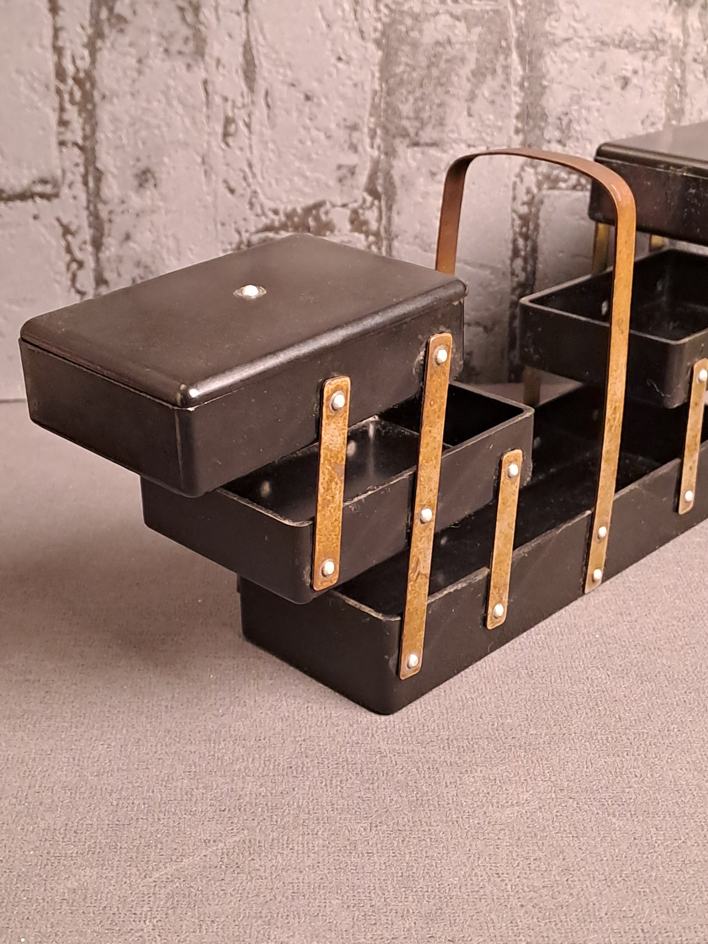 Very Rare Bakelite Sewing Box / Meget Sjældent Bakelit Syskrin 1930erne