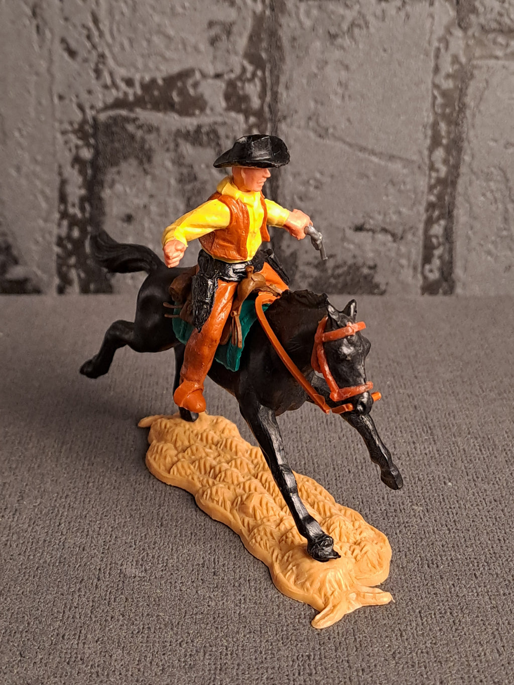 Timpo Toys Cowboy on Horse / Timpo Toys Cowboy på Hest