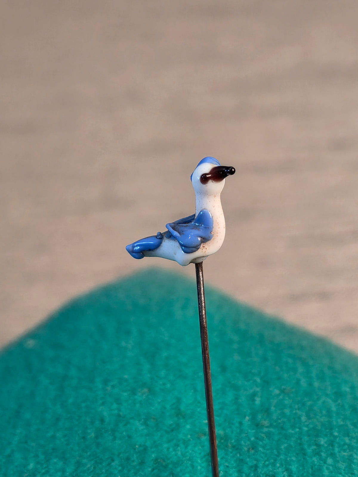 Needle case bird