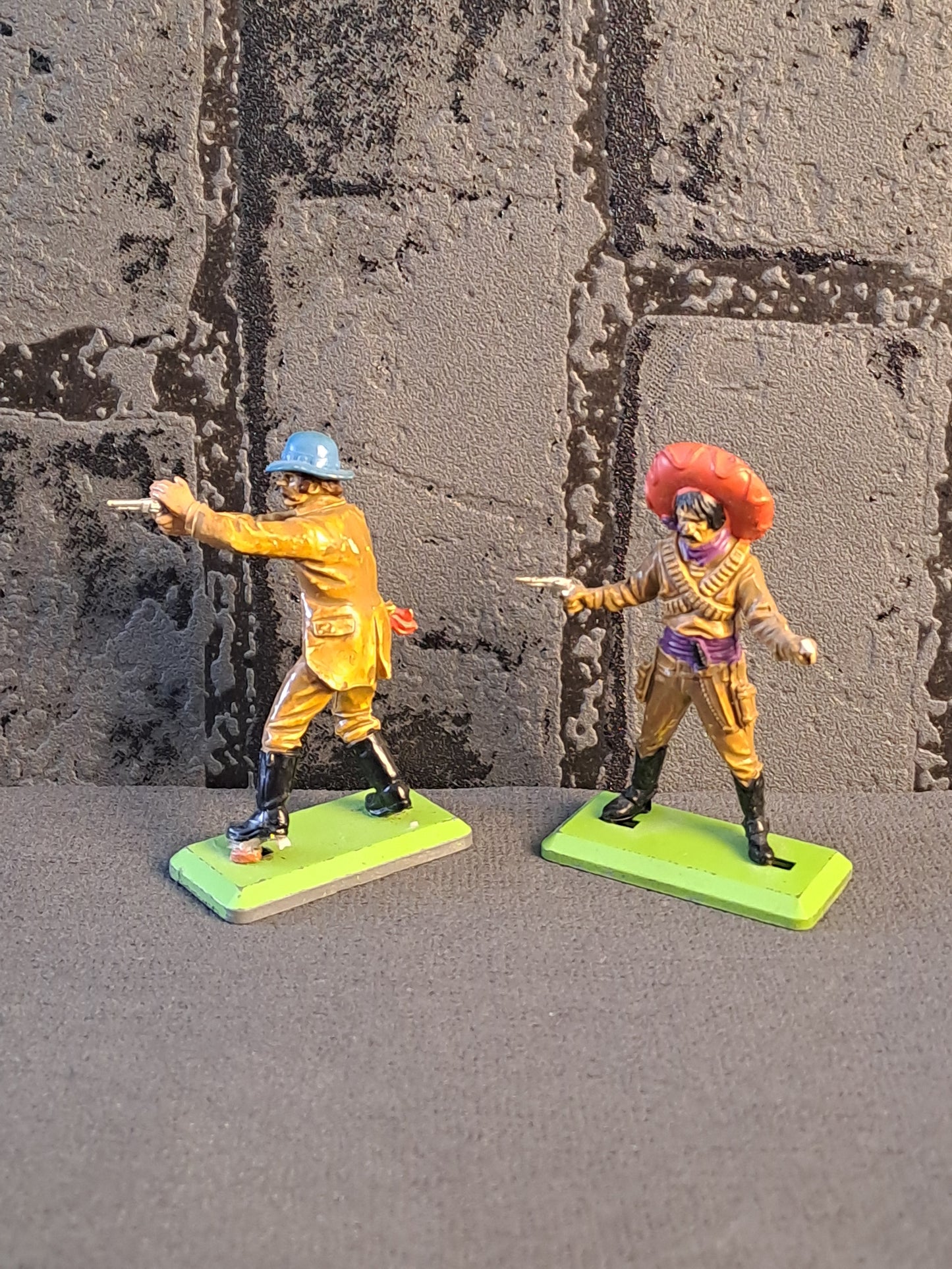 Britains Deetail x4 Cowboys