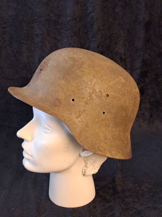 WW2 German Helmet M35 (?) / WW2 Tysk Stålhjelm M35 (?)