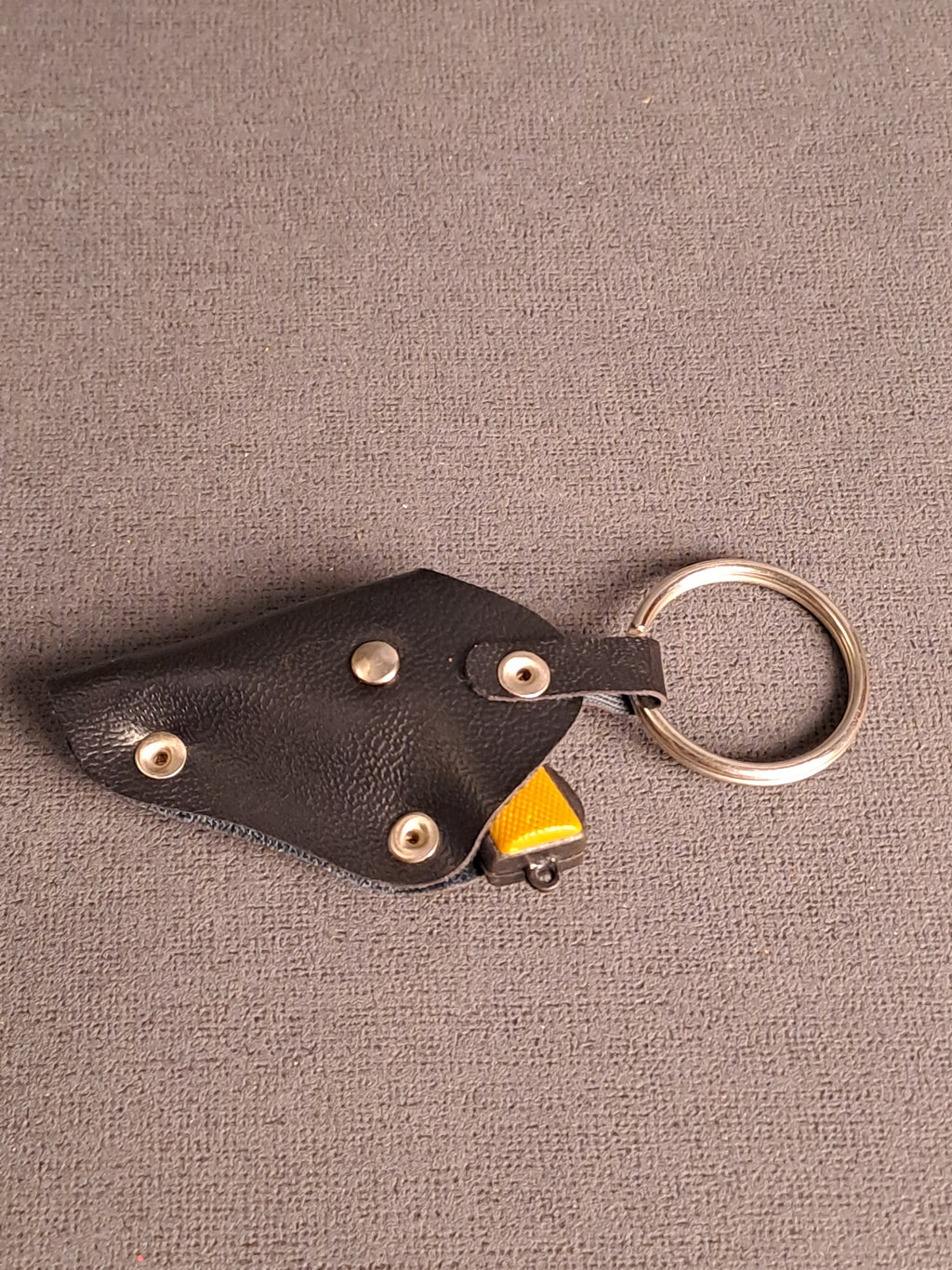 Vintage Key Ring Revolver in Holster 1970's / Vintage Nøglerings Revolver i Hylster 1970'erne