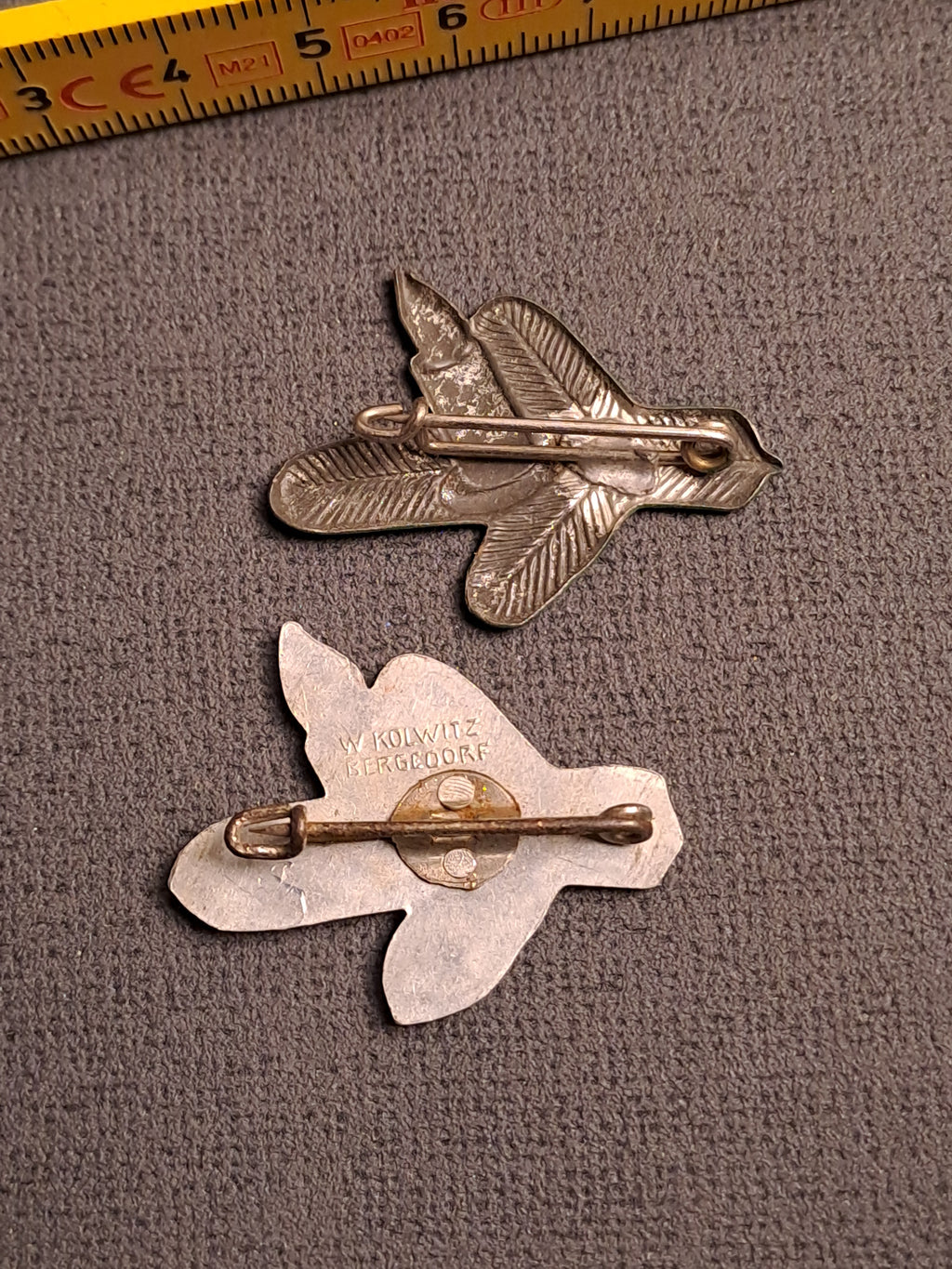 WHW Rare Christmas Badge x2 Bergedorf