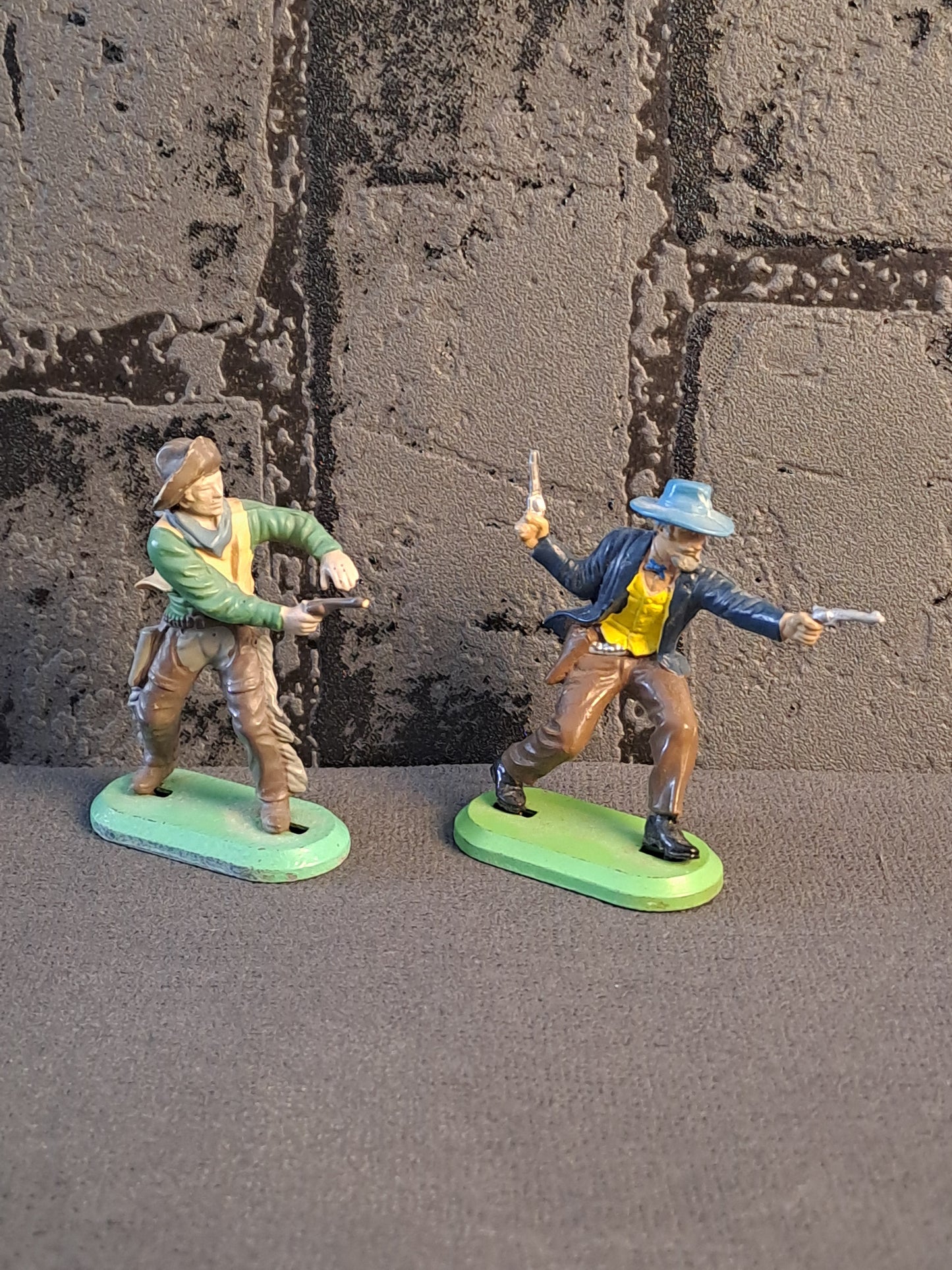 Britains Deetail x4 Cowboys