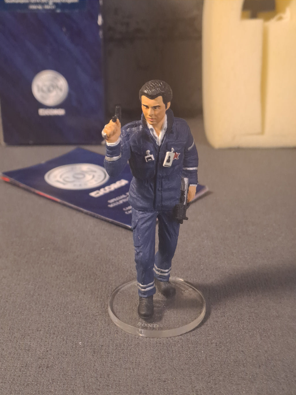 James Bond 007 Pierce Borsnan The World is Not Enough Figure Corgi Icon 1999