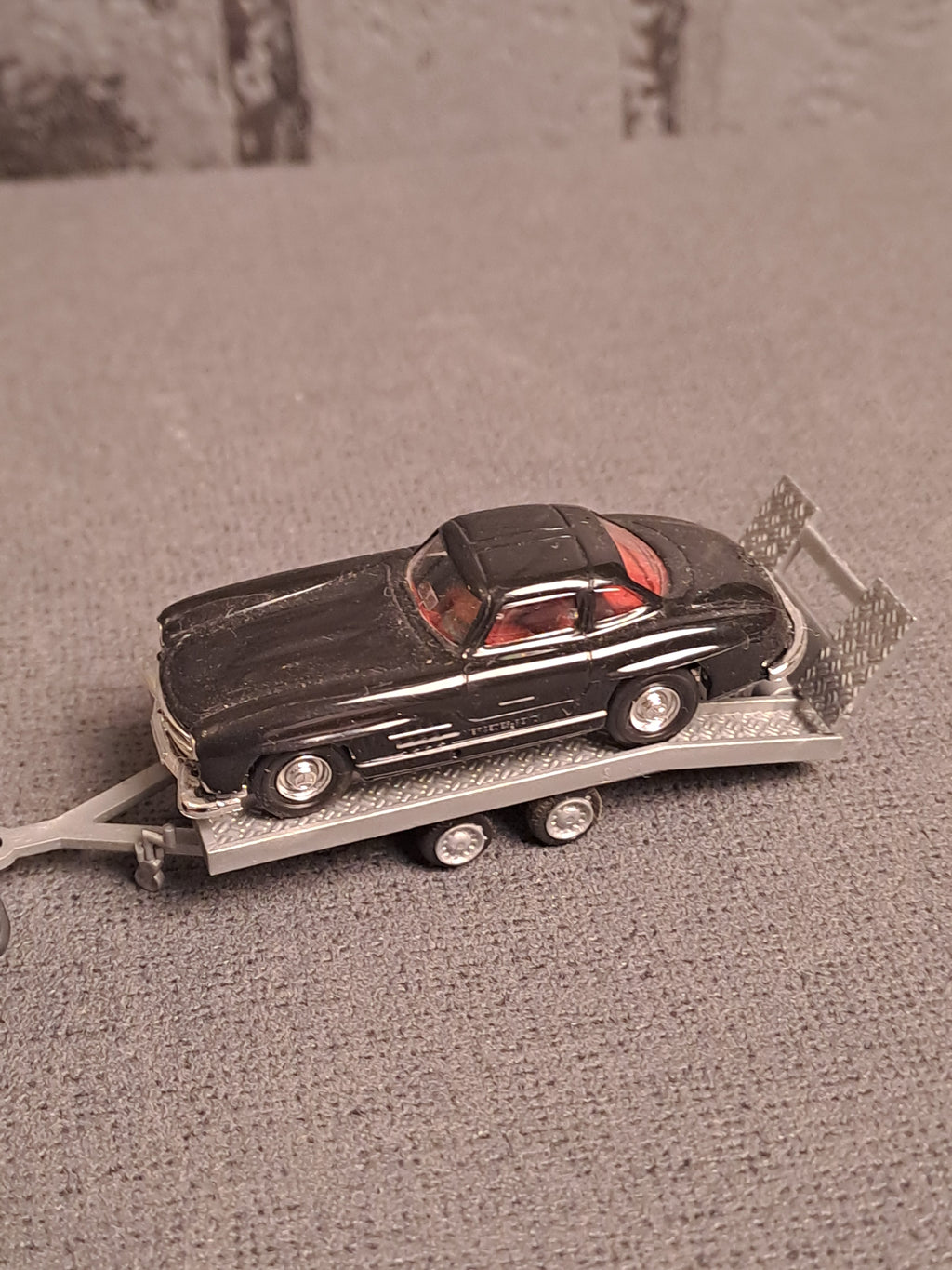 Busch Mercedes ML Class with Mercedes 300 on Trailer
