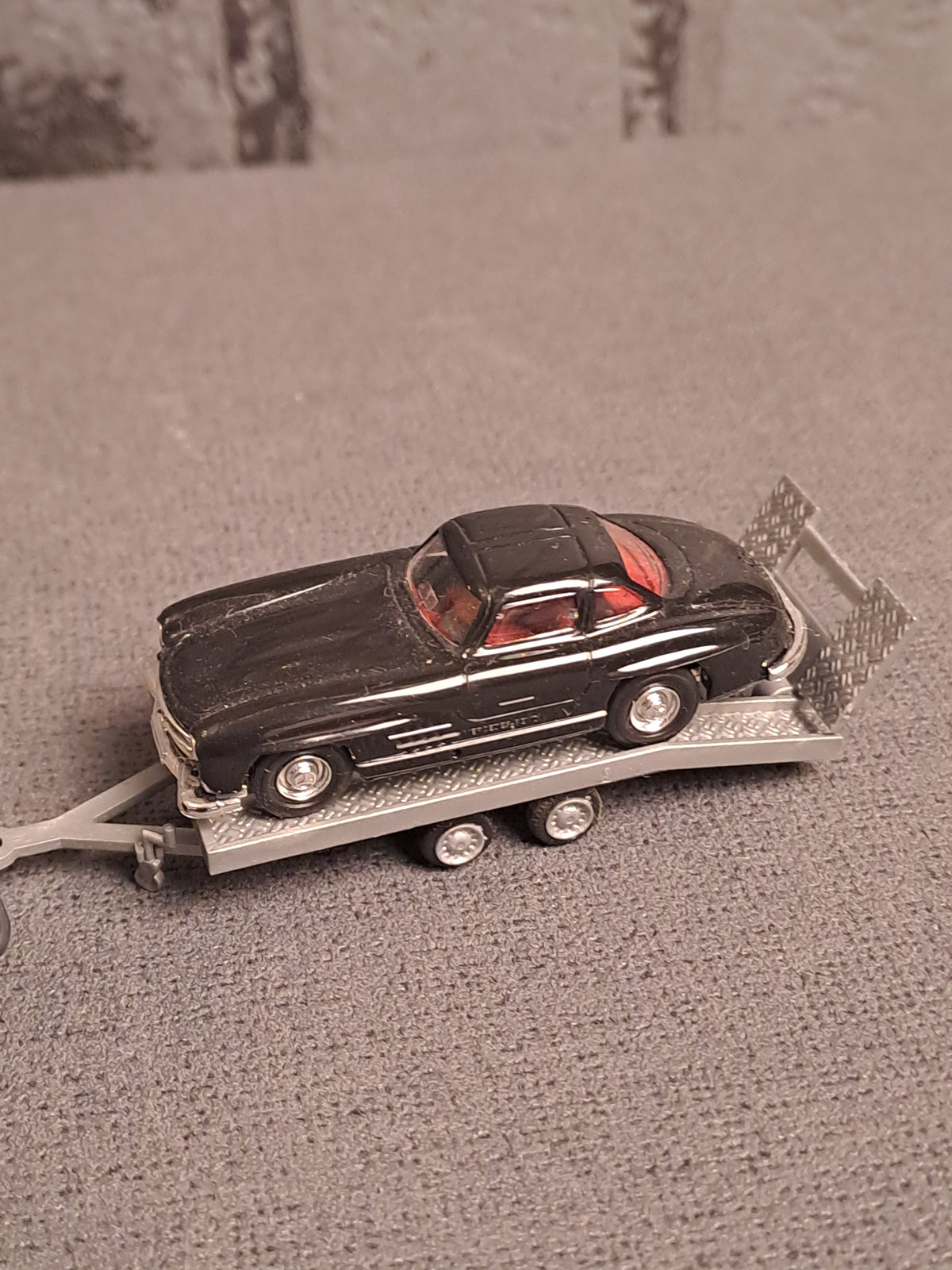 Busch Mercedes ML Class with Mercedes 300 on Trailer