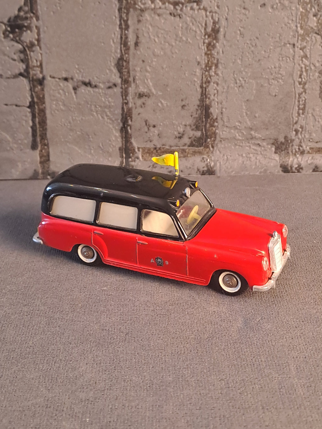 Tekno Denmark Mercedes Benz 220s Ambulance