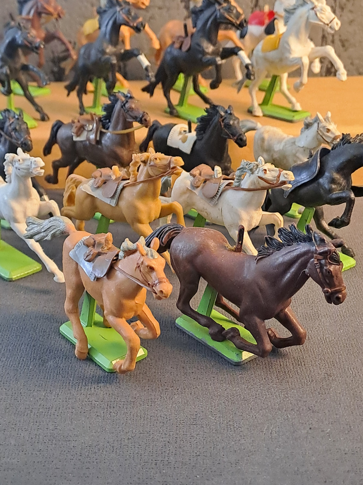 Britains Deetail Wild West Horses x18