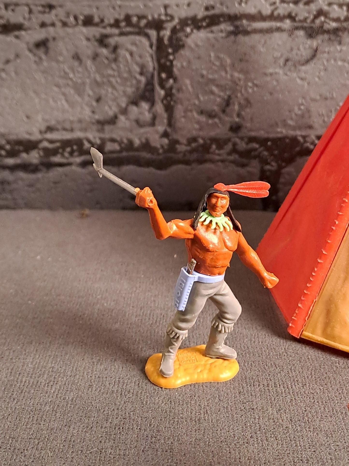 Timpo Toys Tipi and Indians