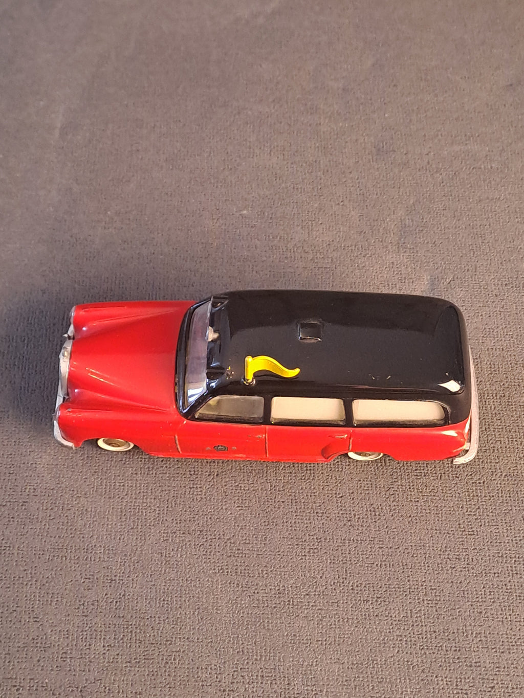 Tekno Denmark Mercedes Benz 220s Ambulance