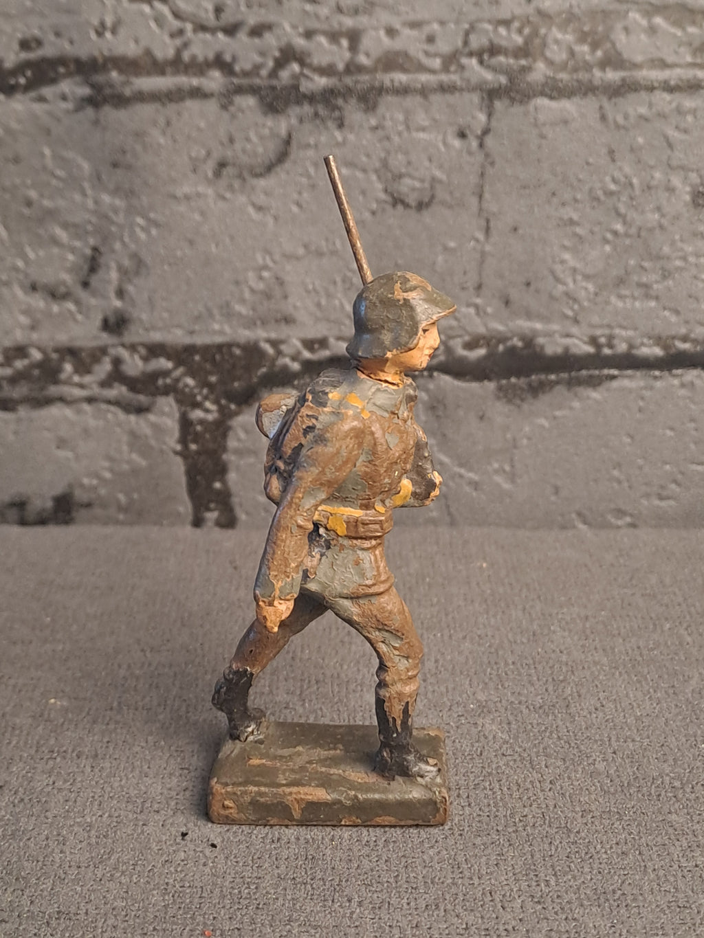 Lineol German Soldier Marching / Lineol Tysk Marcherende Soldat