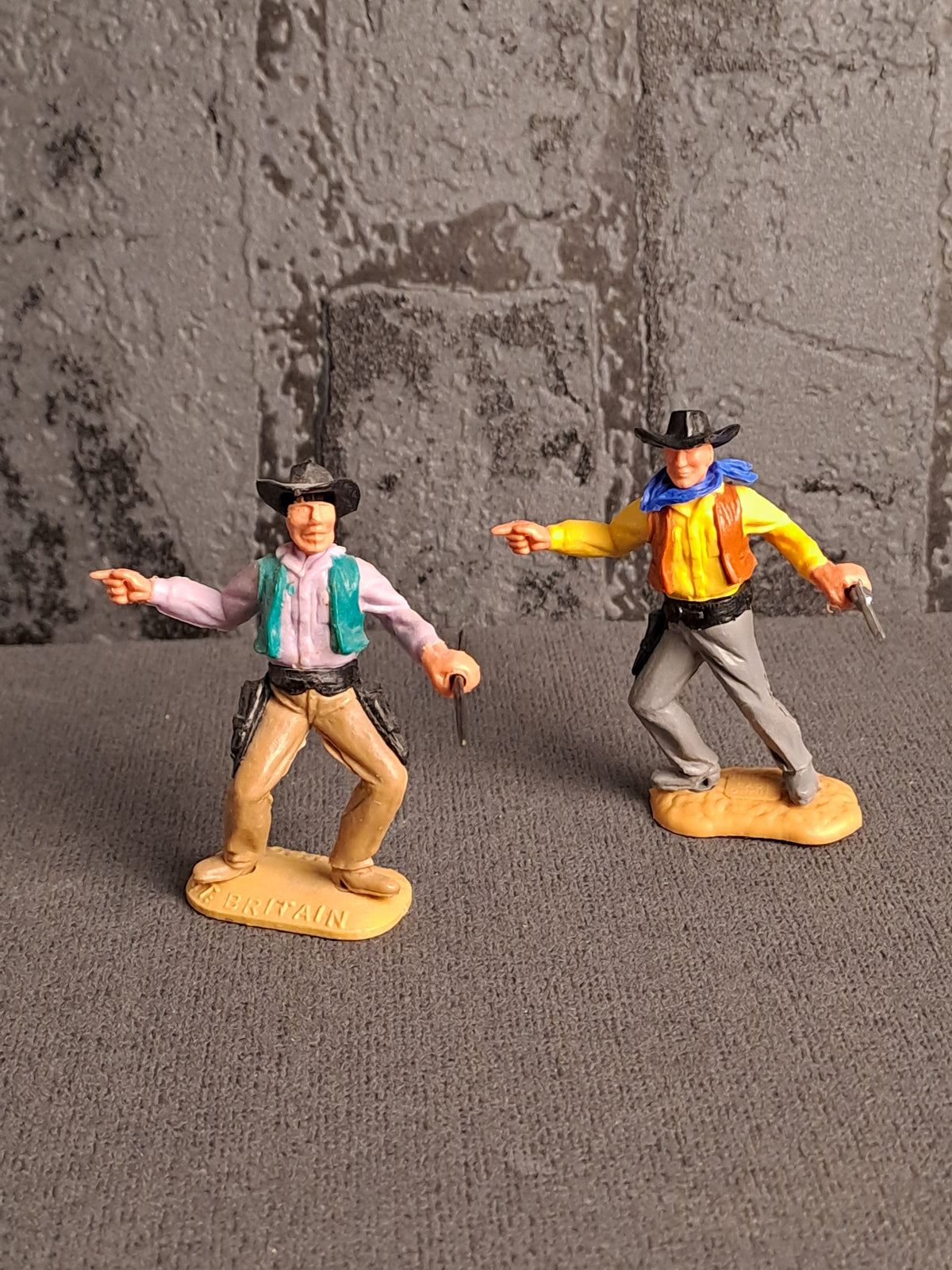 Timpo Toys Cowboys x2
