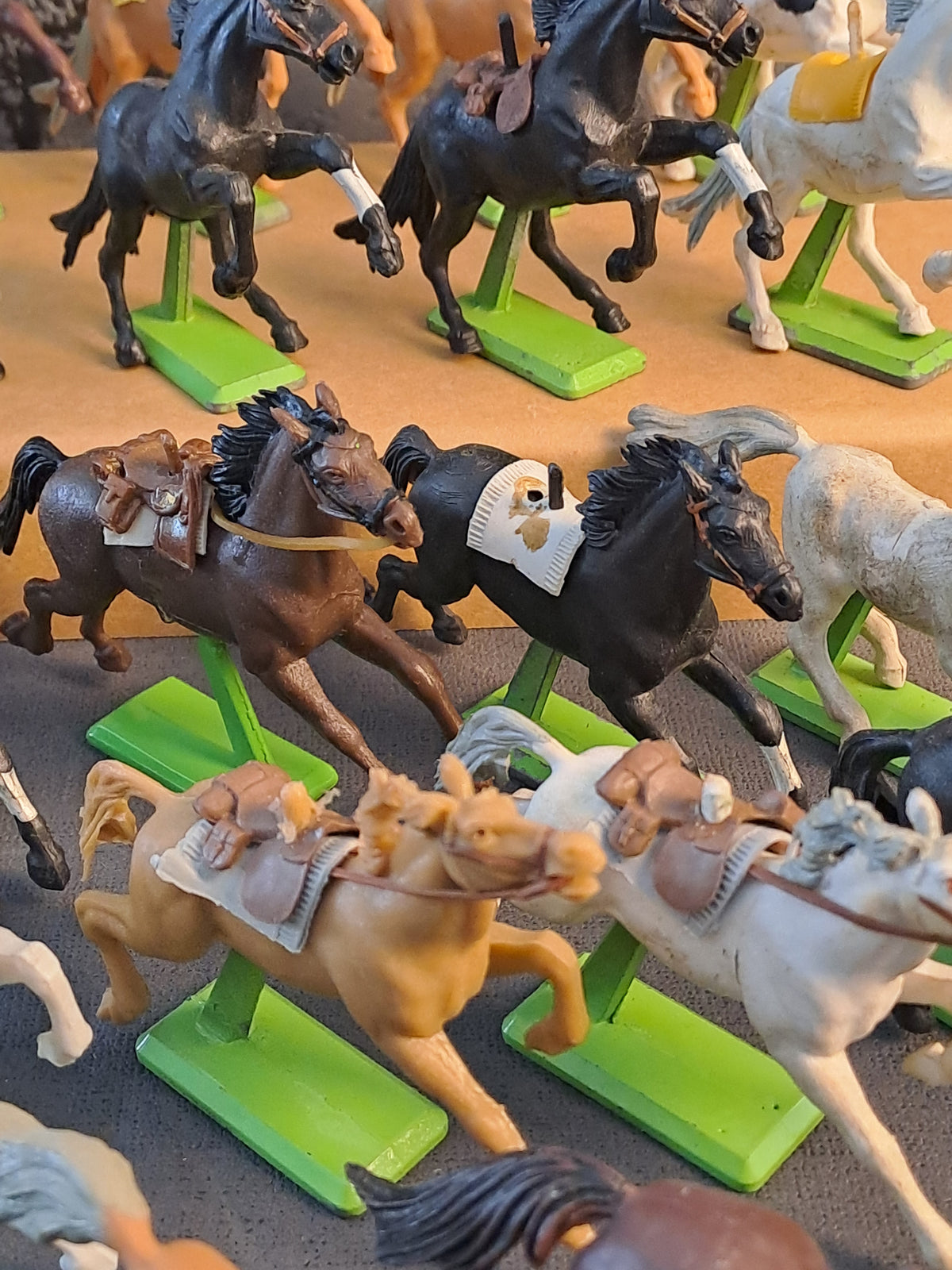 Britains Deetail Wild West Horses x18