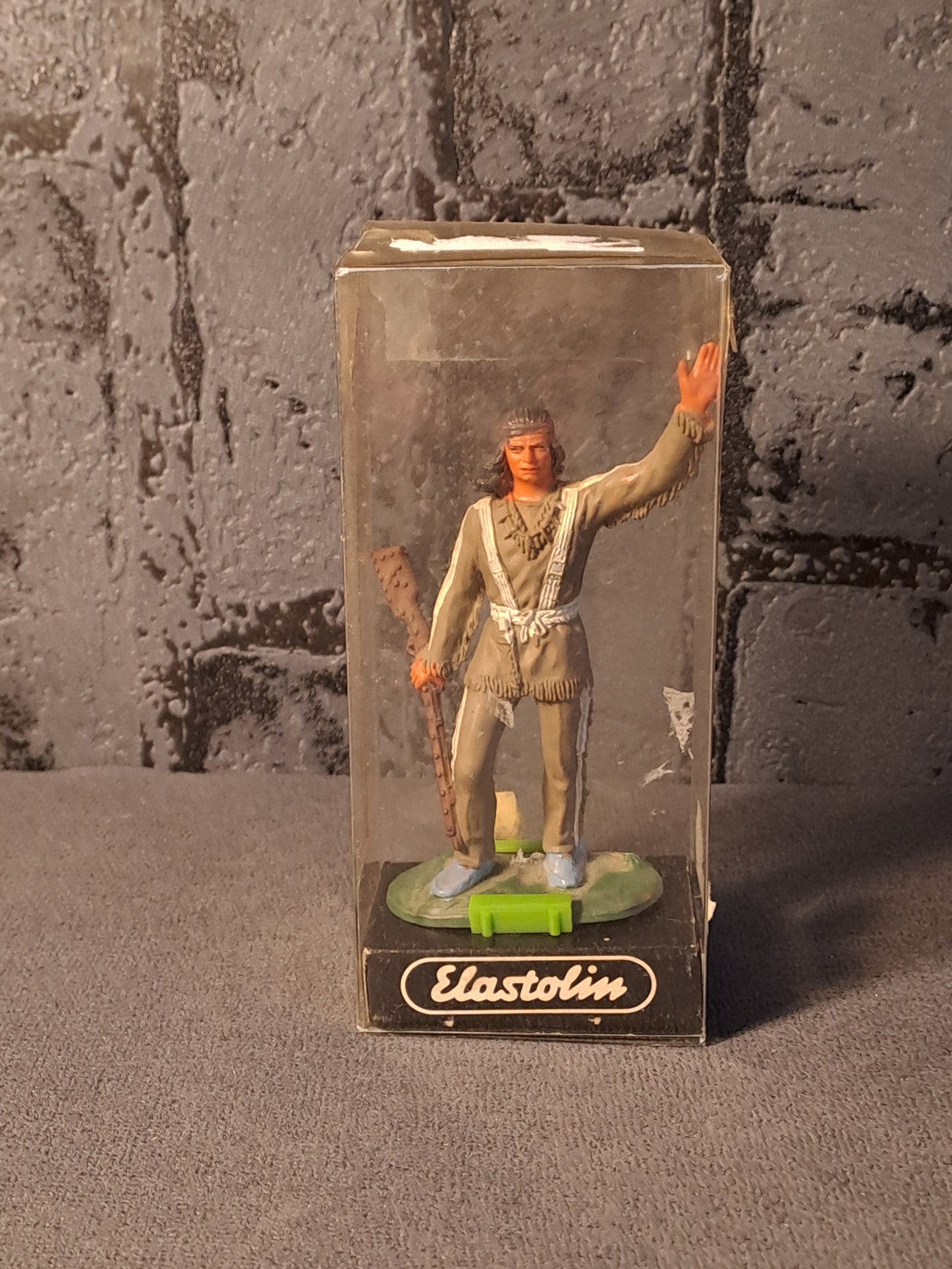 Elastolin Winnetou with Rifle / Elastolin Winnetou med Riffel