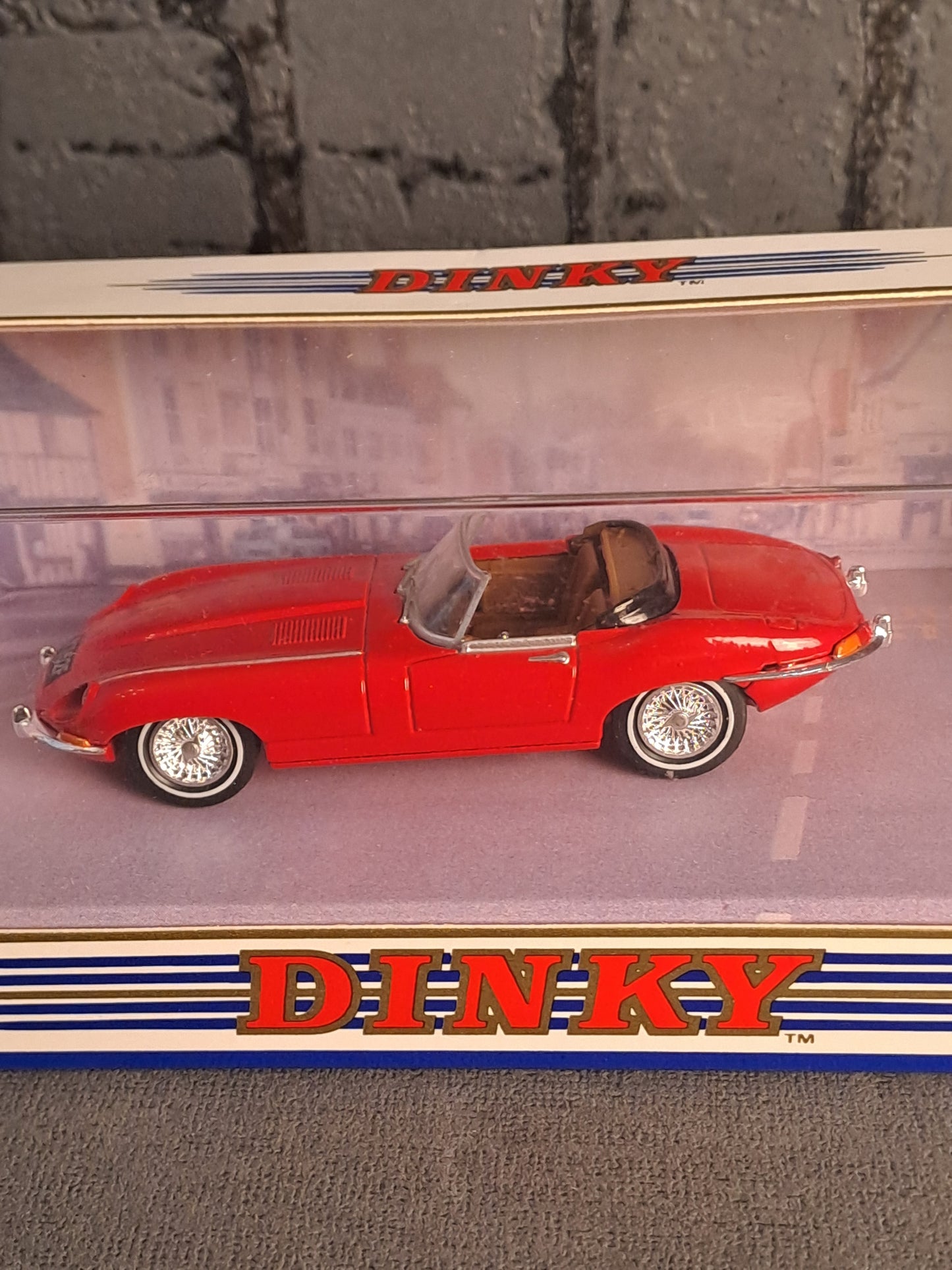 The Dinky Collection 1968 Jaguar E-Type