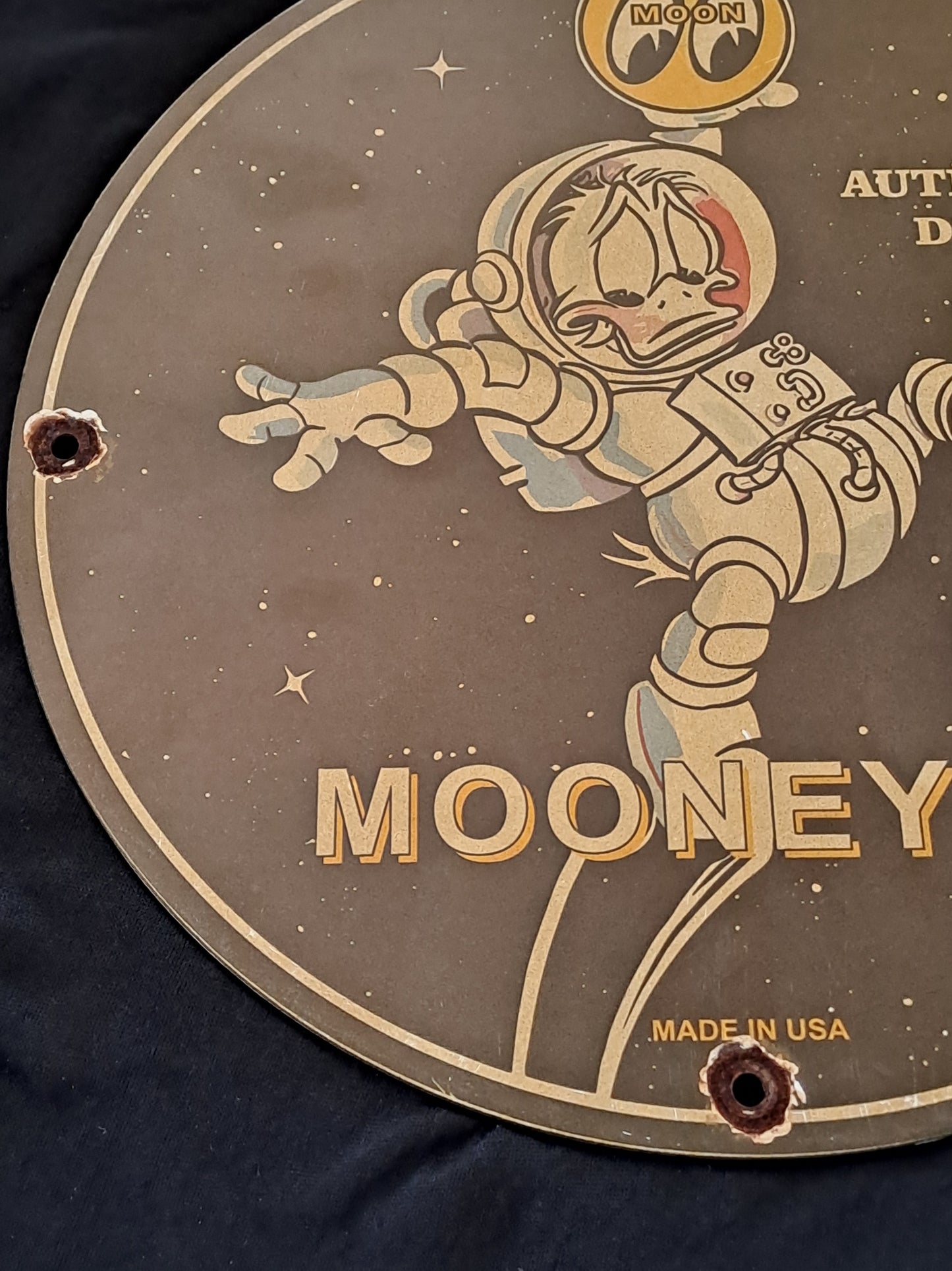 Mooneyes Authorized Dealer Enamel Sign with Donald Duck Disney / Mooneyes Authorized Dealer Emaljeskilt med Anders And Disney
