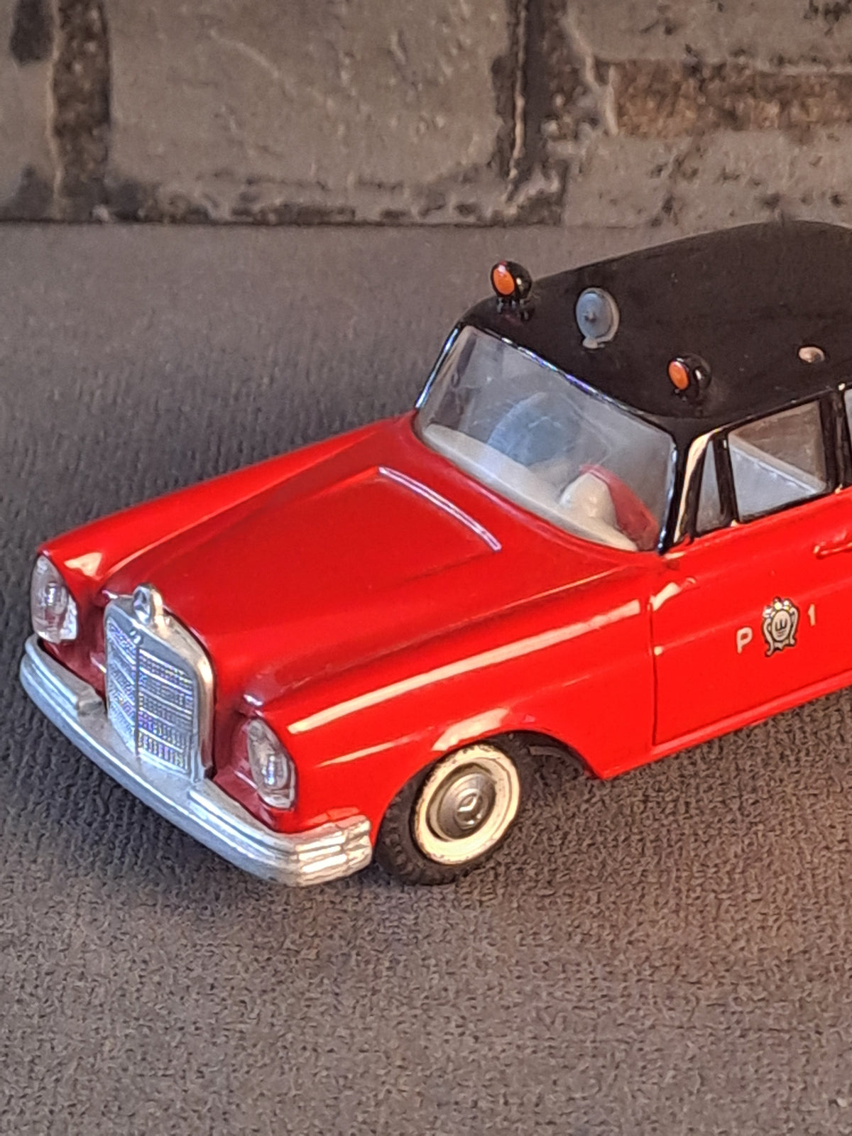 Tekno Denmark Mercedes-Benz 220SE Fire Chief