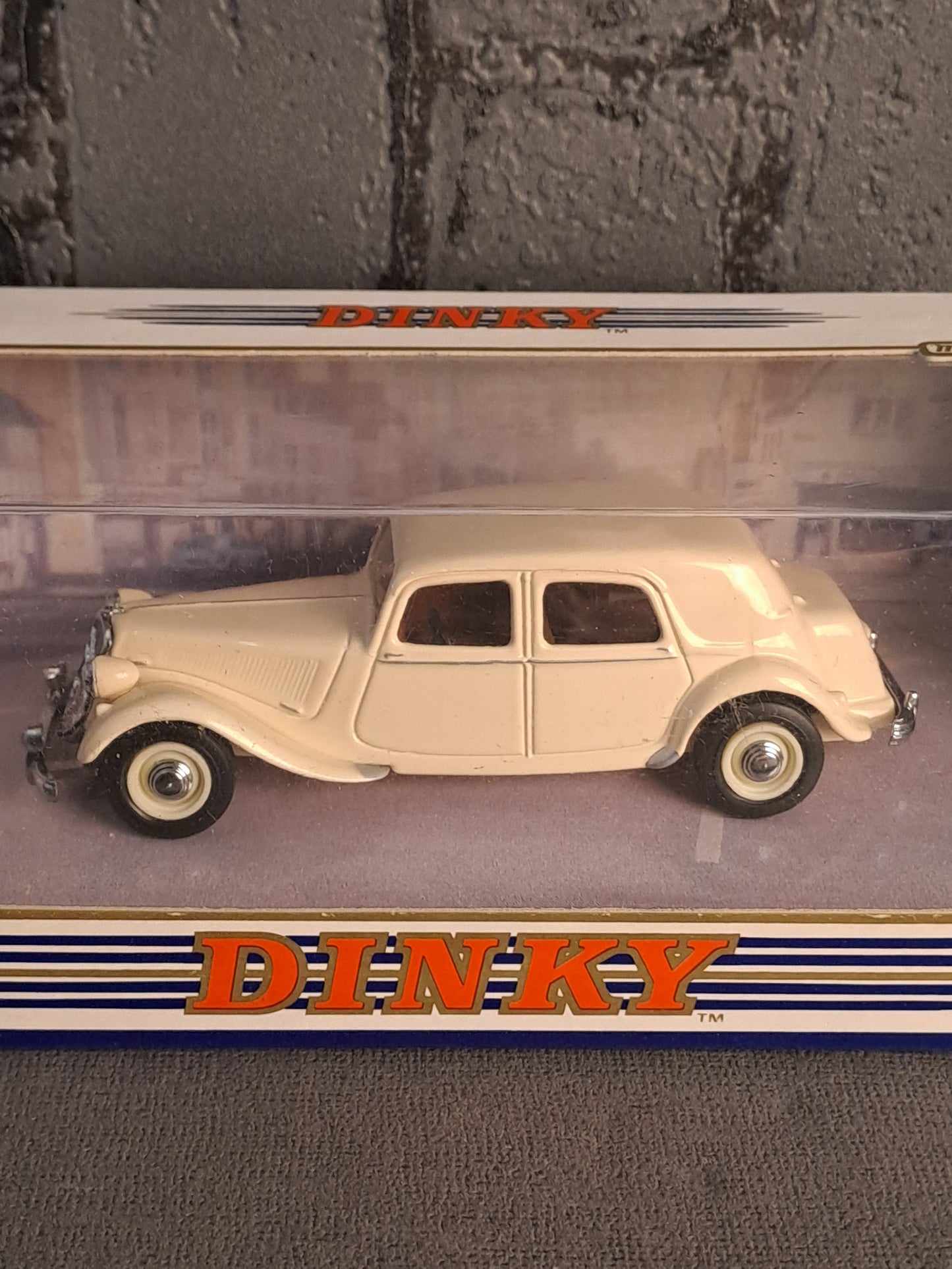 The Dinky Collection 1952 Citroen 15 CV