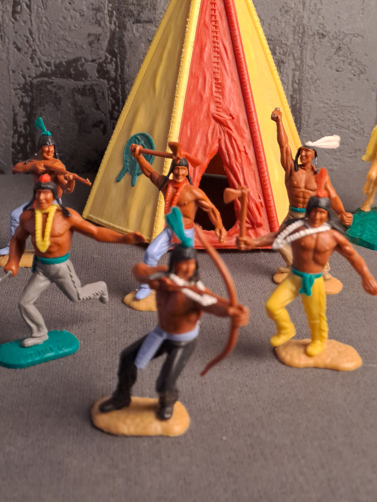 Timpo Toys Indians with Tipi