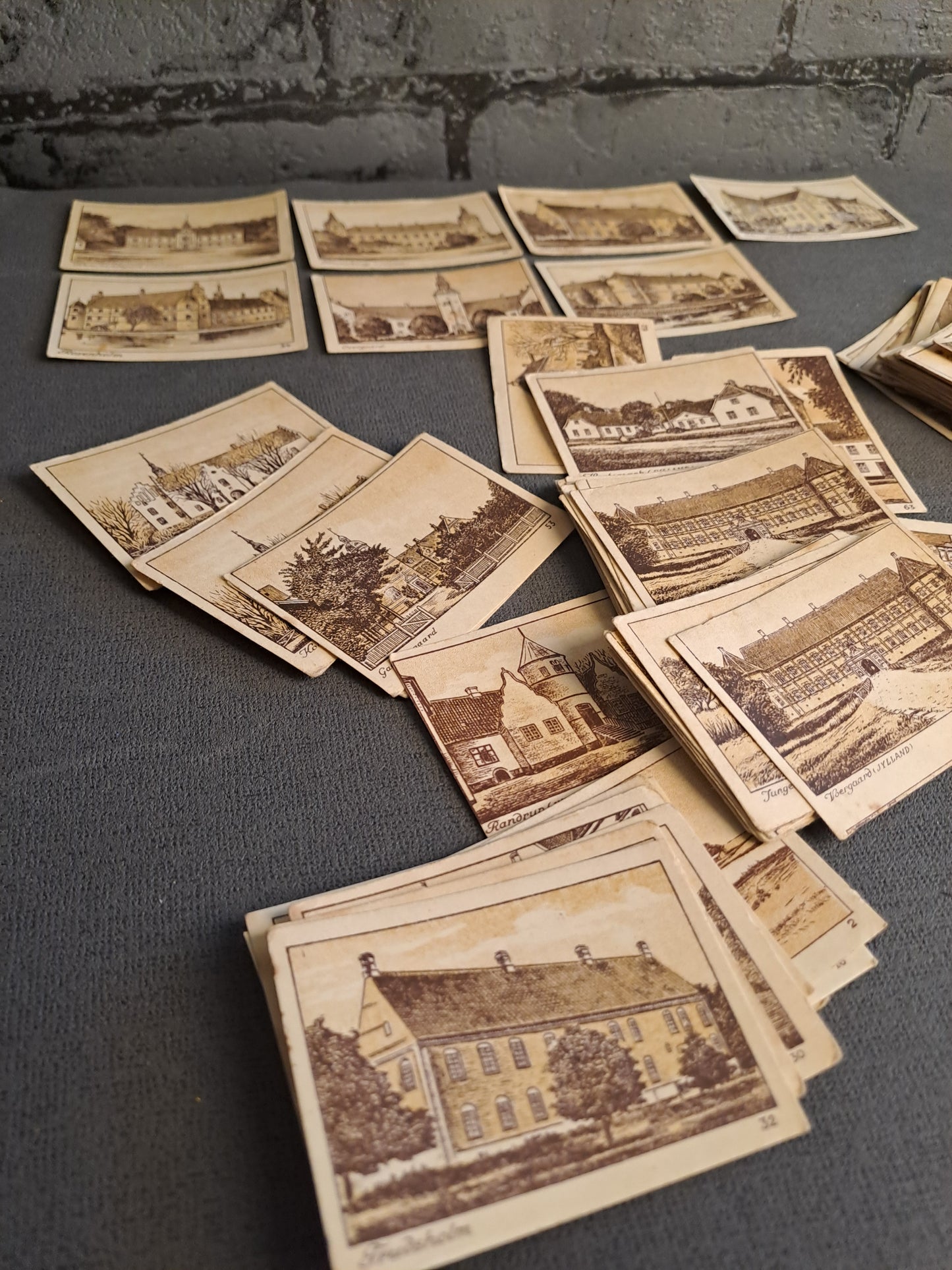 Collecting Cards Castles and Mansions of Denmark / Samlekort Slotte og Herregårde Danmark