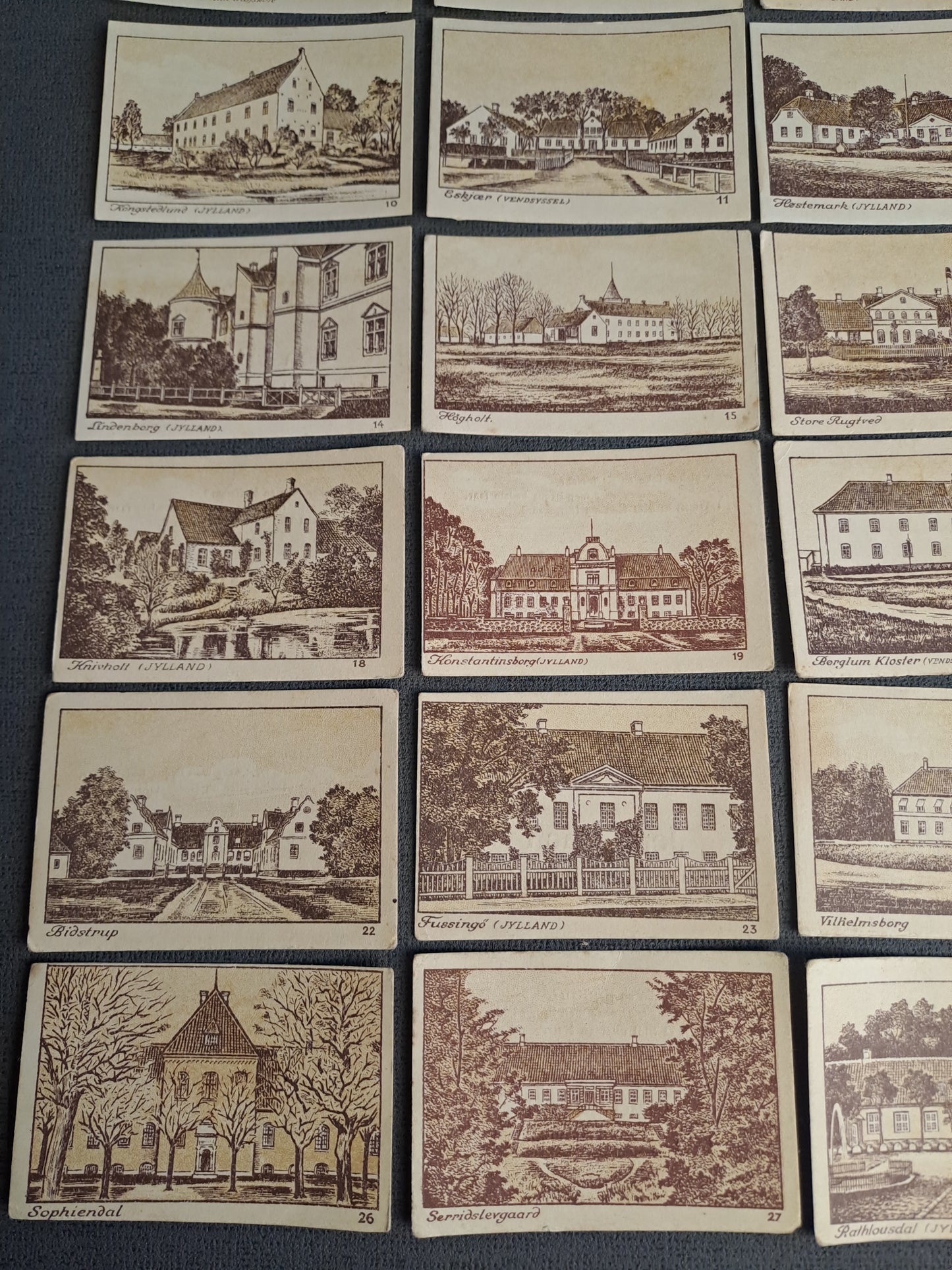 Collecting Cards Castles and Mansions of Denmark / Samlekort Danske Slotte og Herregårde