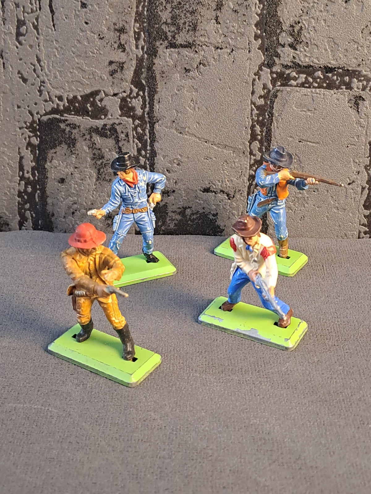 Britains Deetail x4 Cowboys