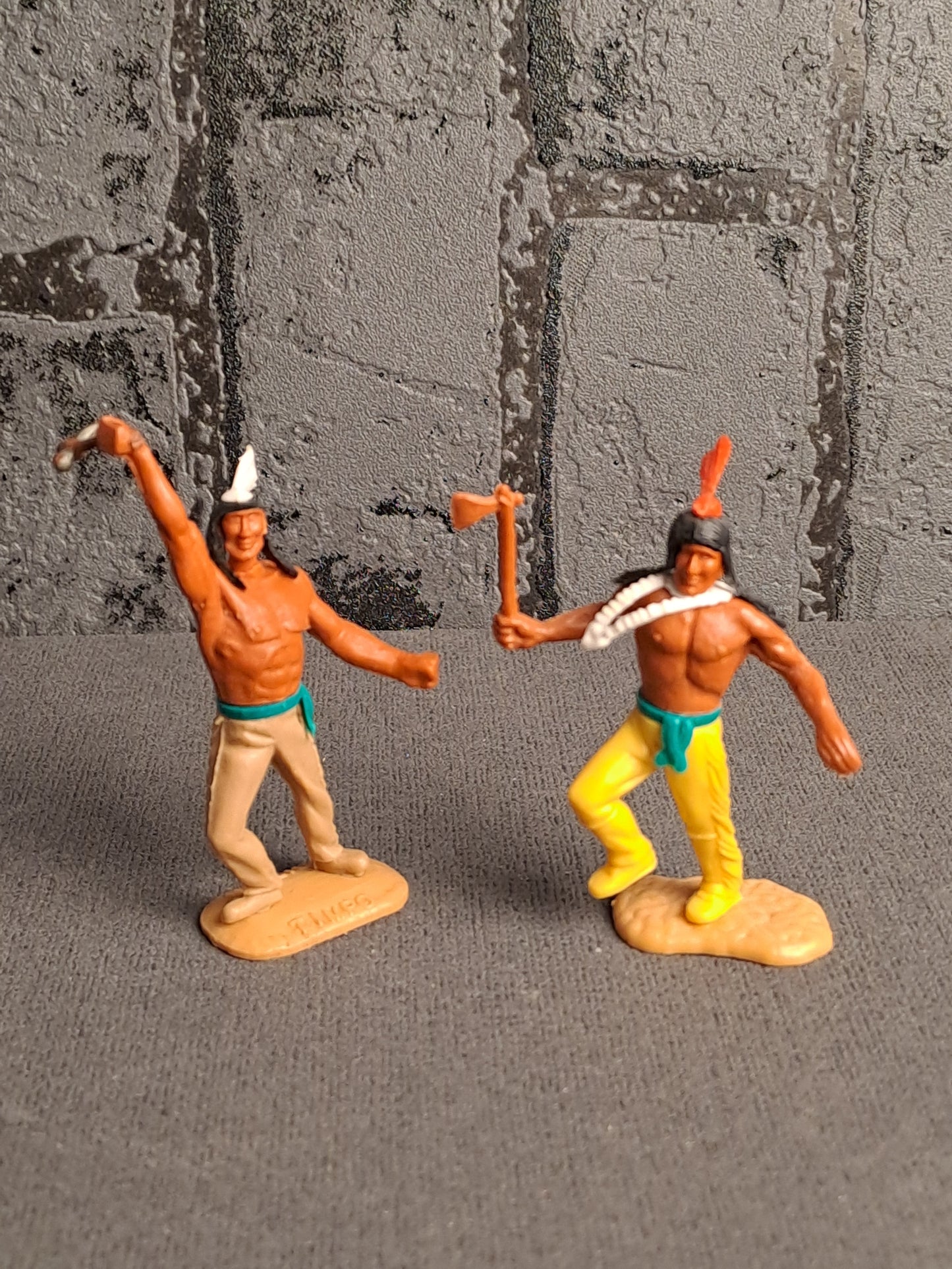 Timpo Toys Indians with Tipi