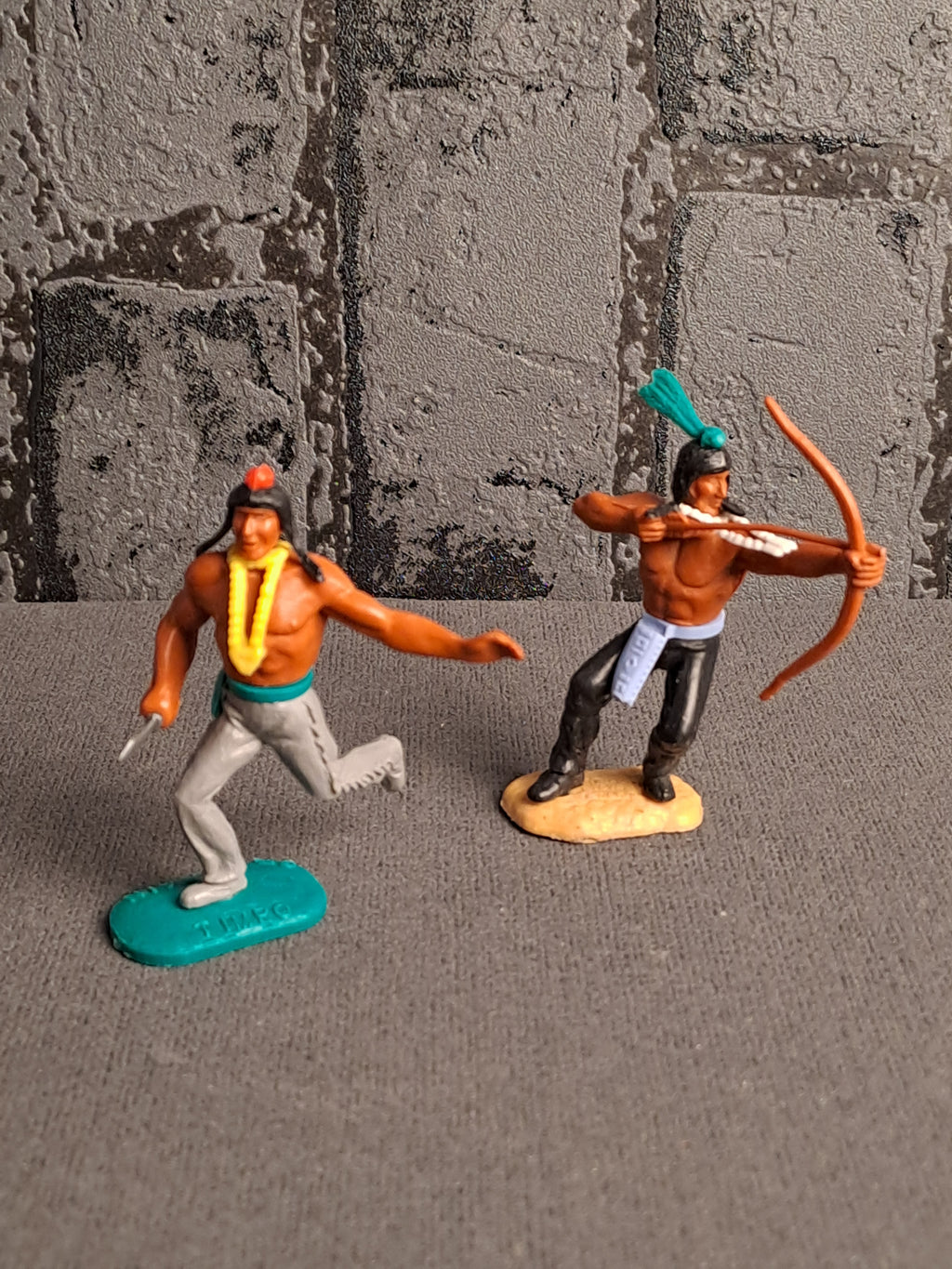 Timpo Toys Indians with Tipi