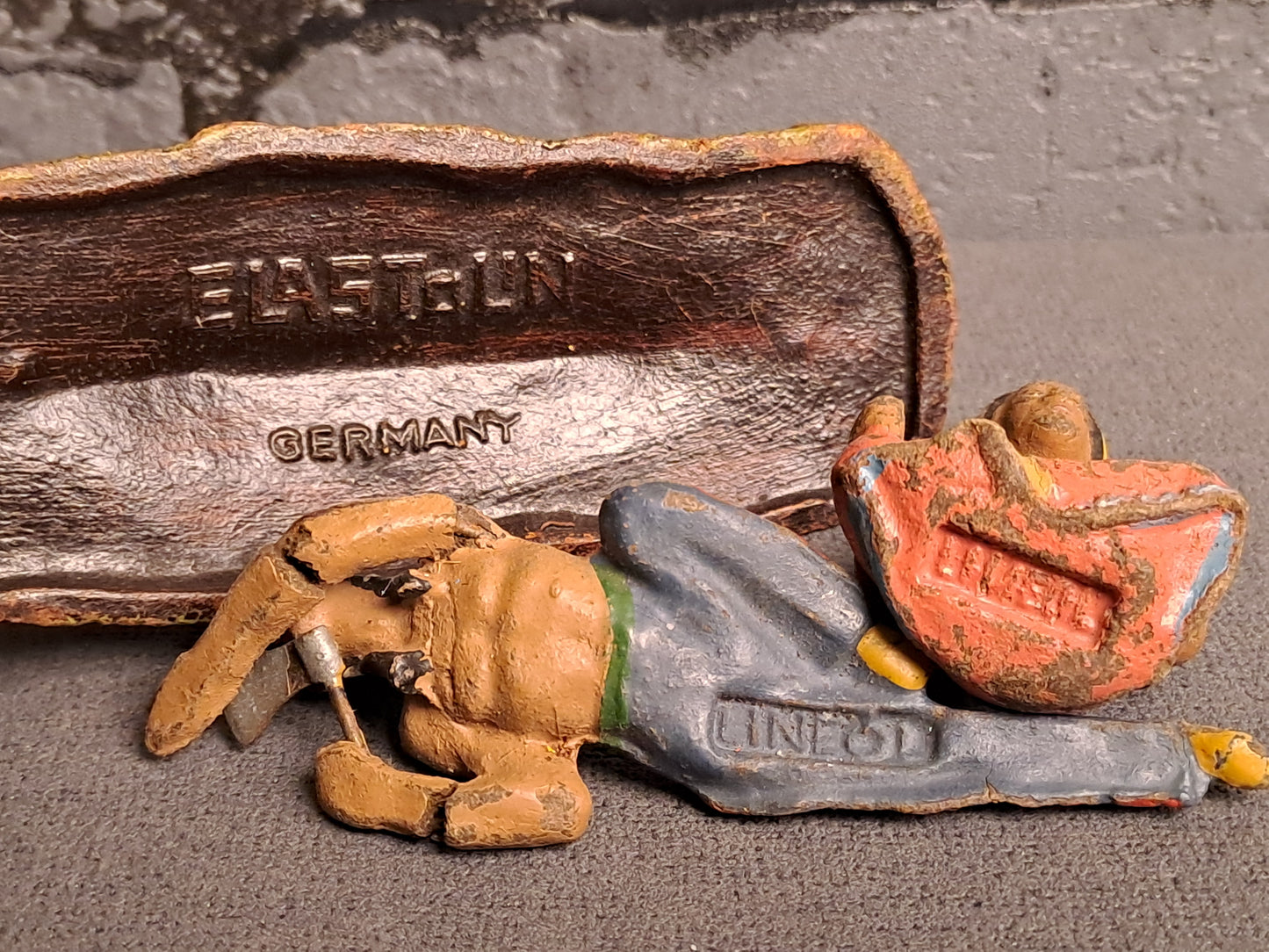 Lineol and Elastolin Indians with Fire Place / Lineol og Elastolin Indianere med Ildsted