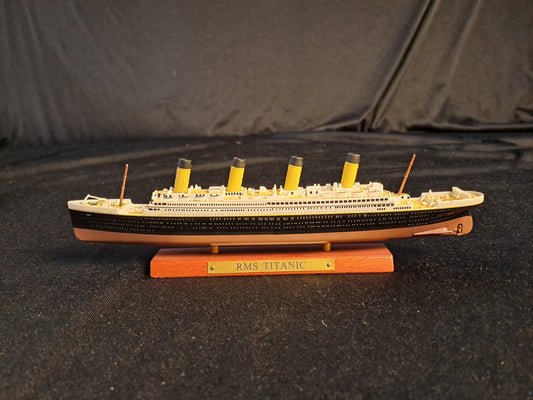 Titanic Model Ship / Titanic Modelskib