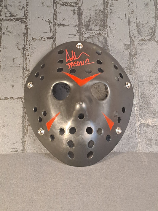 Friday The 13th Ice Hockey Mask with Autograph / Fredag D. 13. Ishockey Maske med Autograf