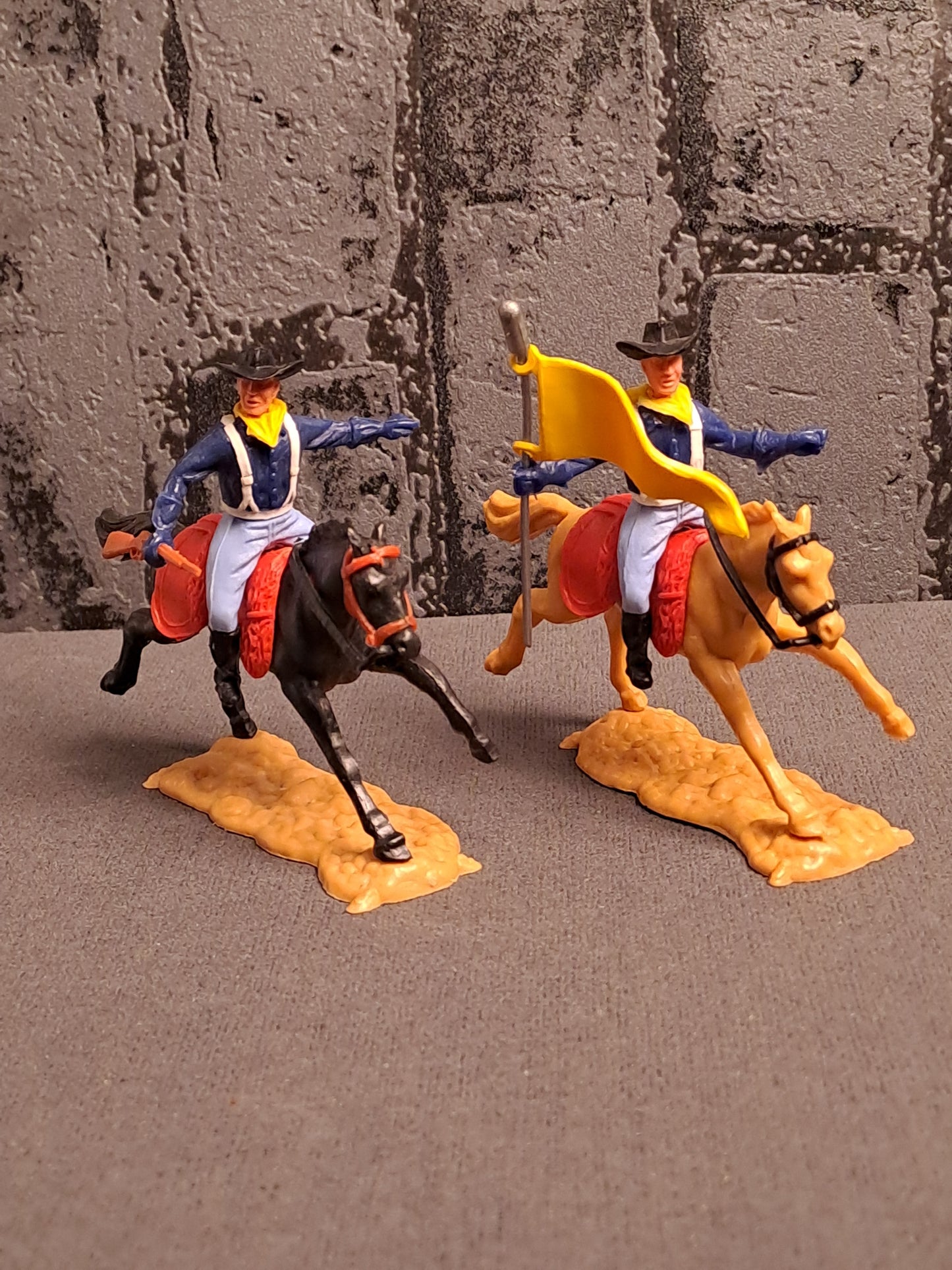 Timpo Toys U.S Cavalry Soldiers on Horse / Timpo Toys U.S Kavaleri Soldater på Hest