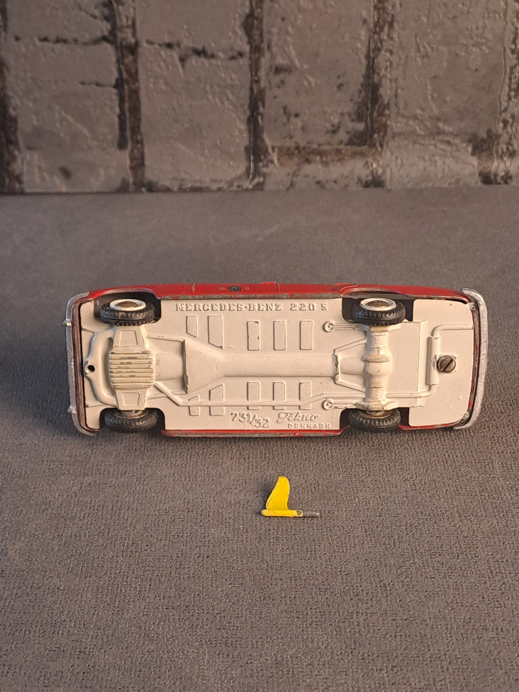 Tekno Denmark Mercedes Benz 220s Ambulance