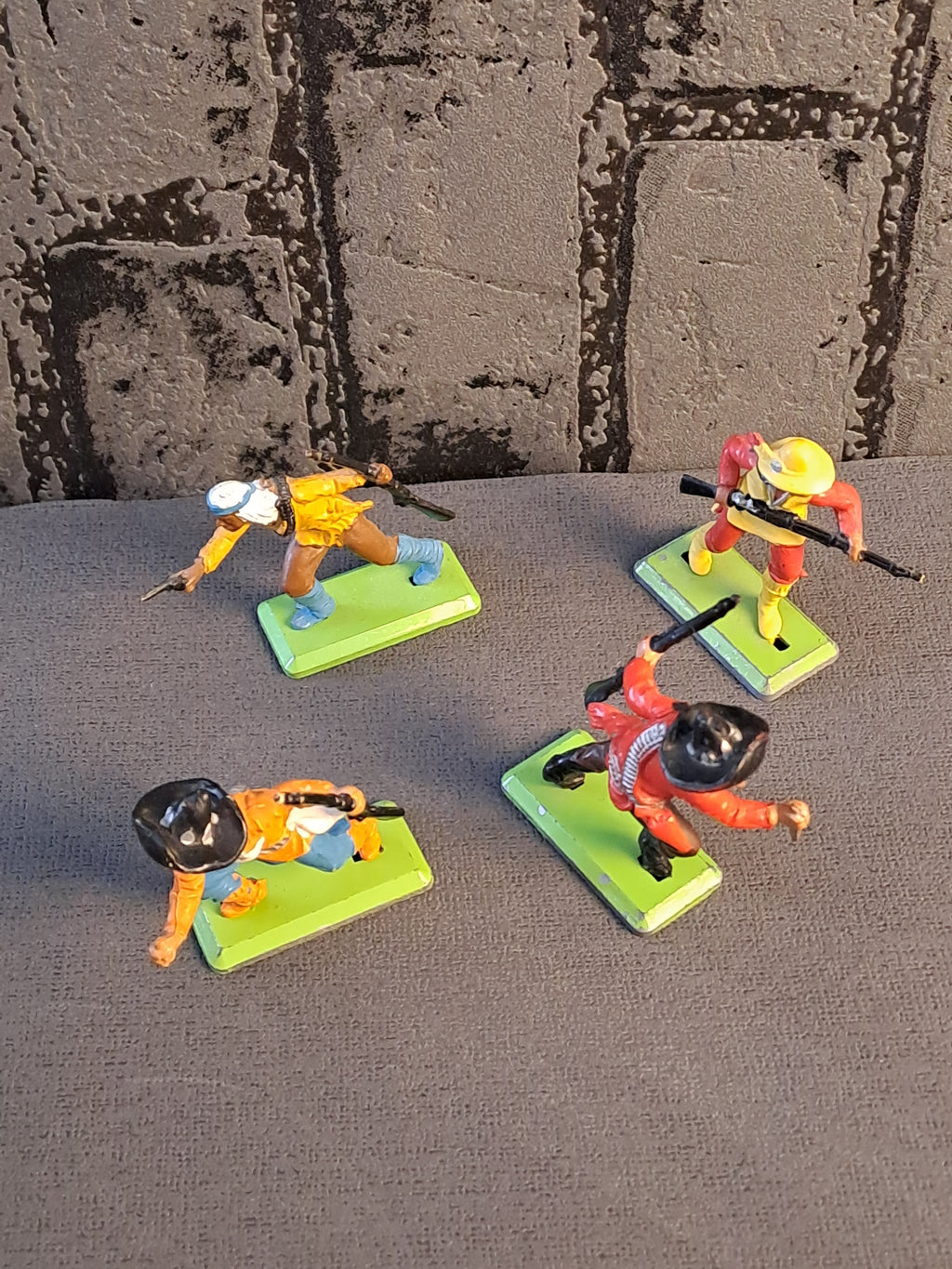 Britains Deetail Apaches and Mexicans
