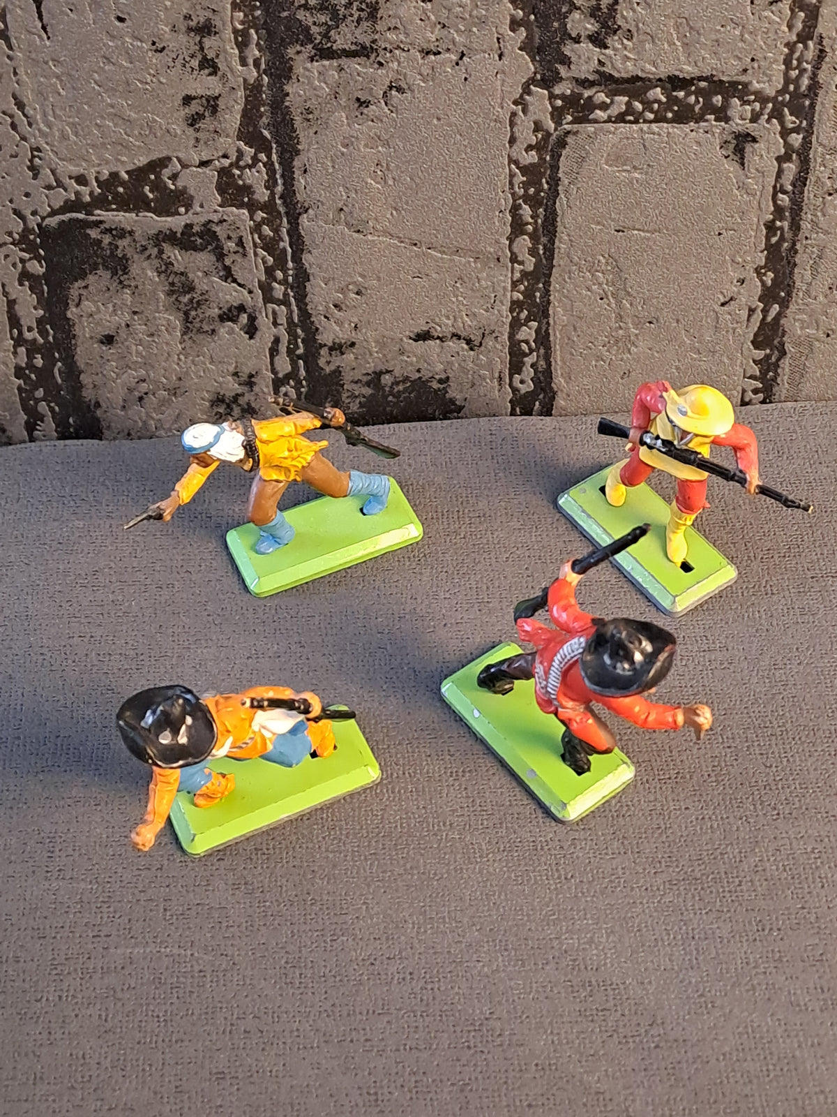 Britains Deetail Apaches and Mexicans