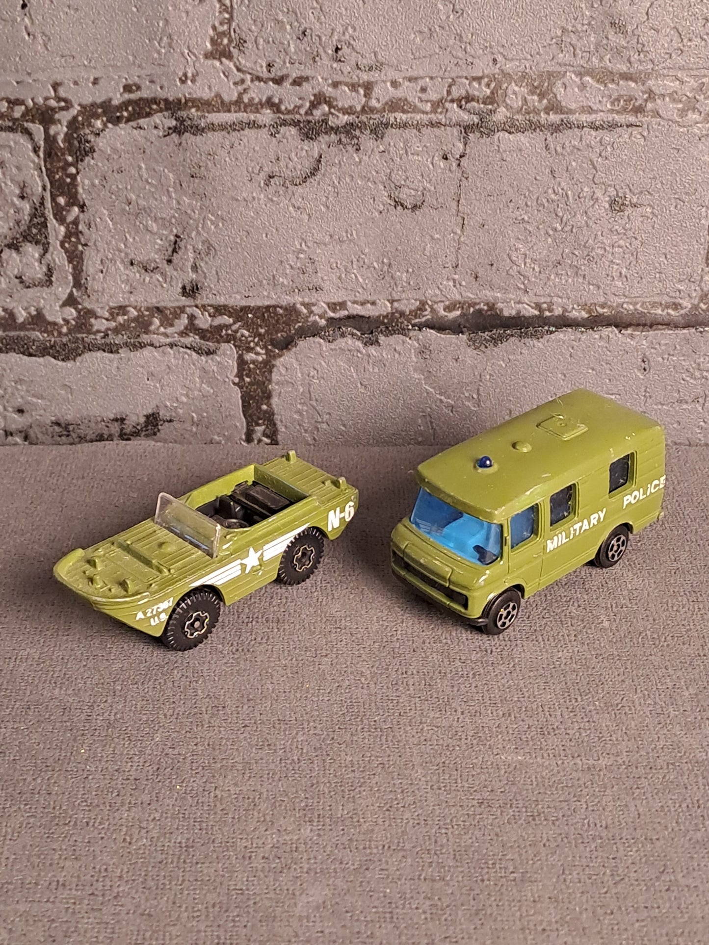 Play Art Military x2