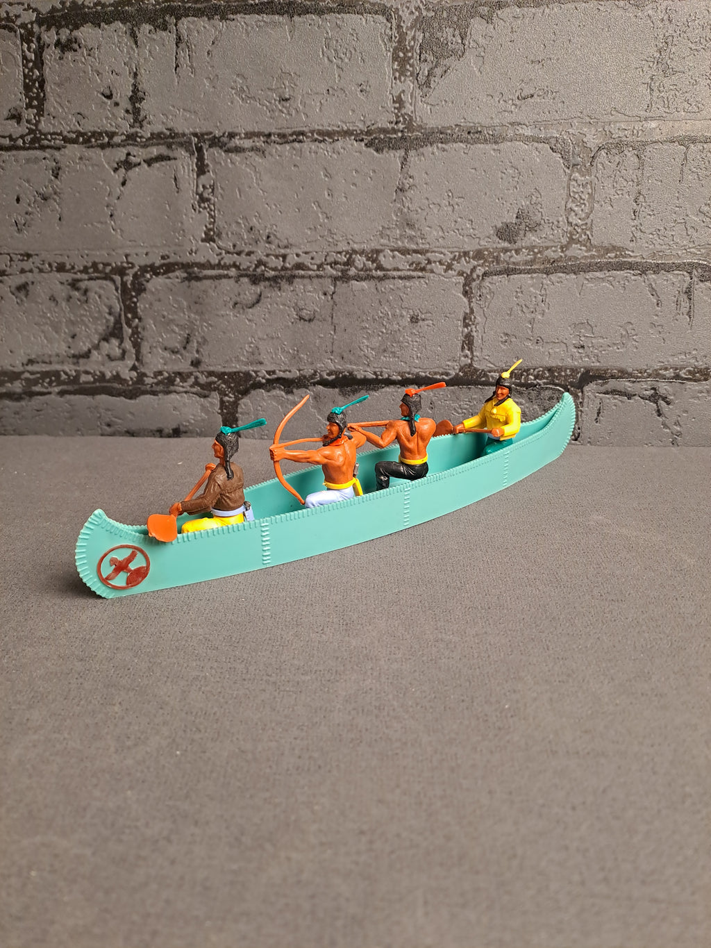 Timpo Toys Indians in Canoe / Timpo Toys Indianere i Kano