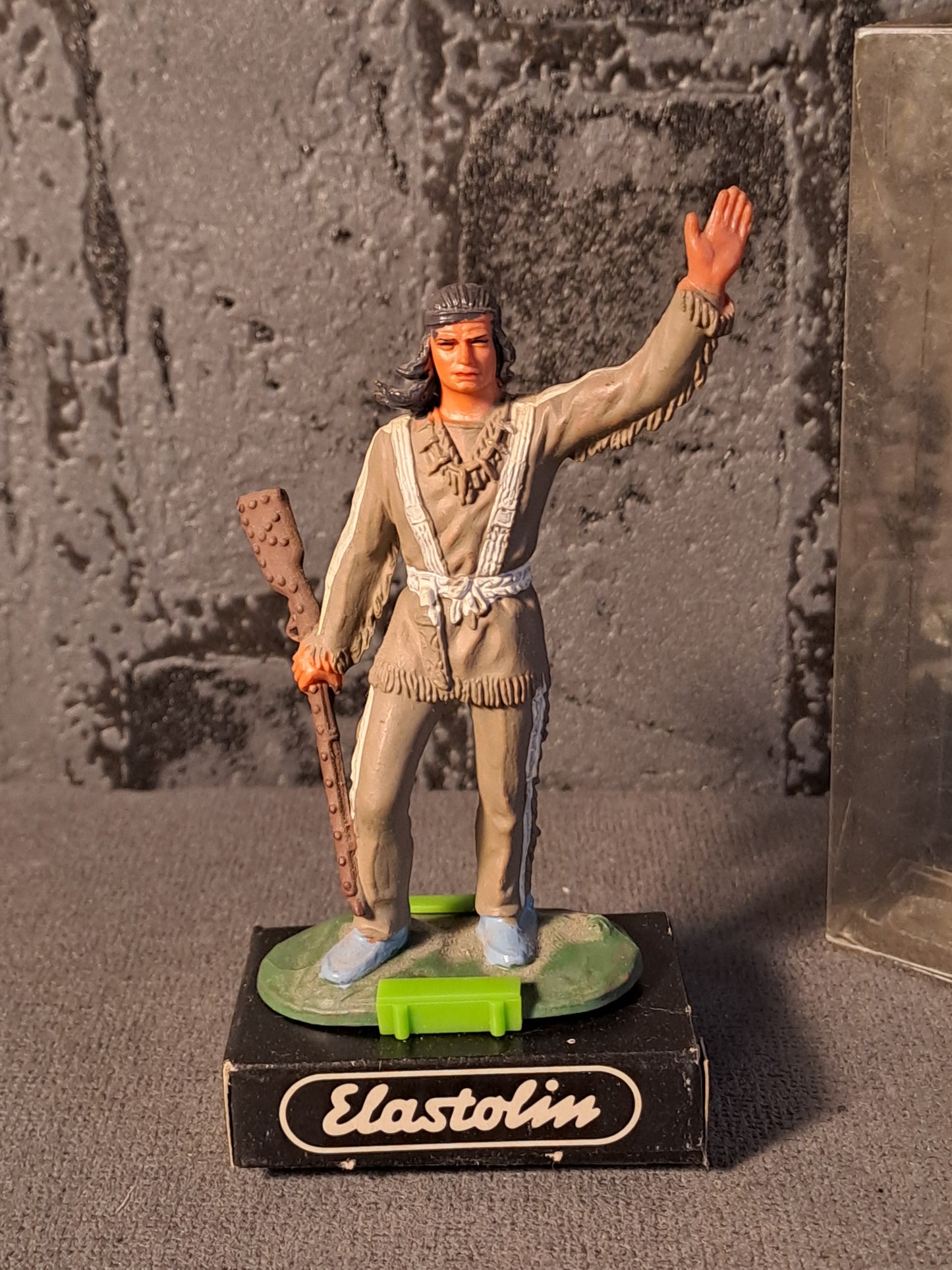 Elastolin Winnetou with Rifle / Elastolin Winnetou med Riffel