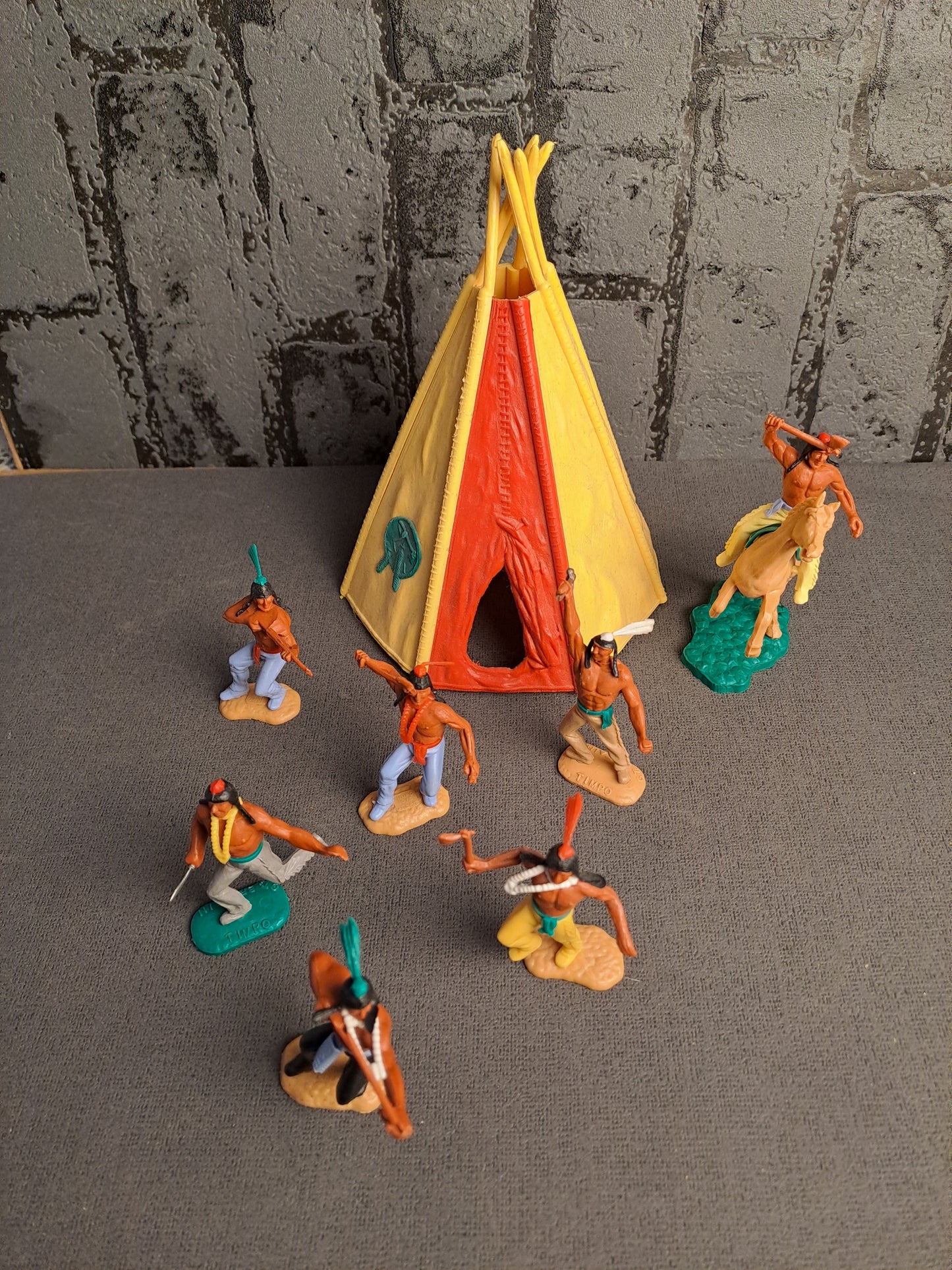 Timpo Toys Indians with Tipi