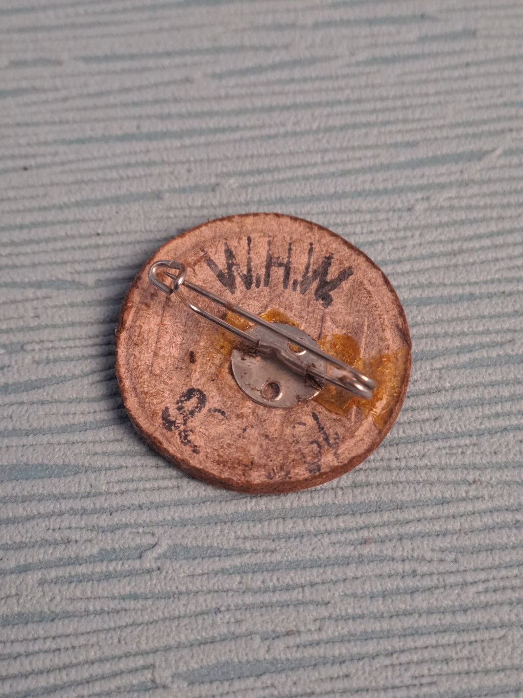 WW2 WHW Wolfsangel Rune Brown / WW2 WHW Ulvekrog Rune Brun