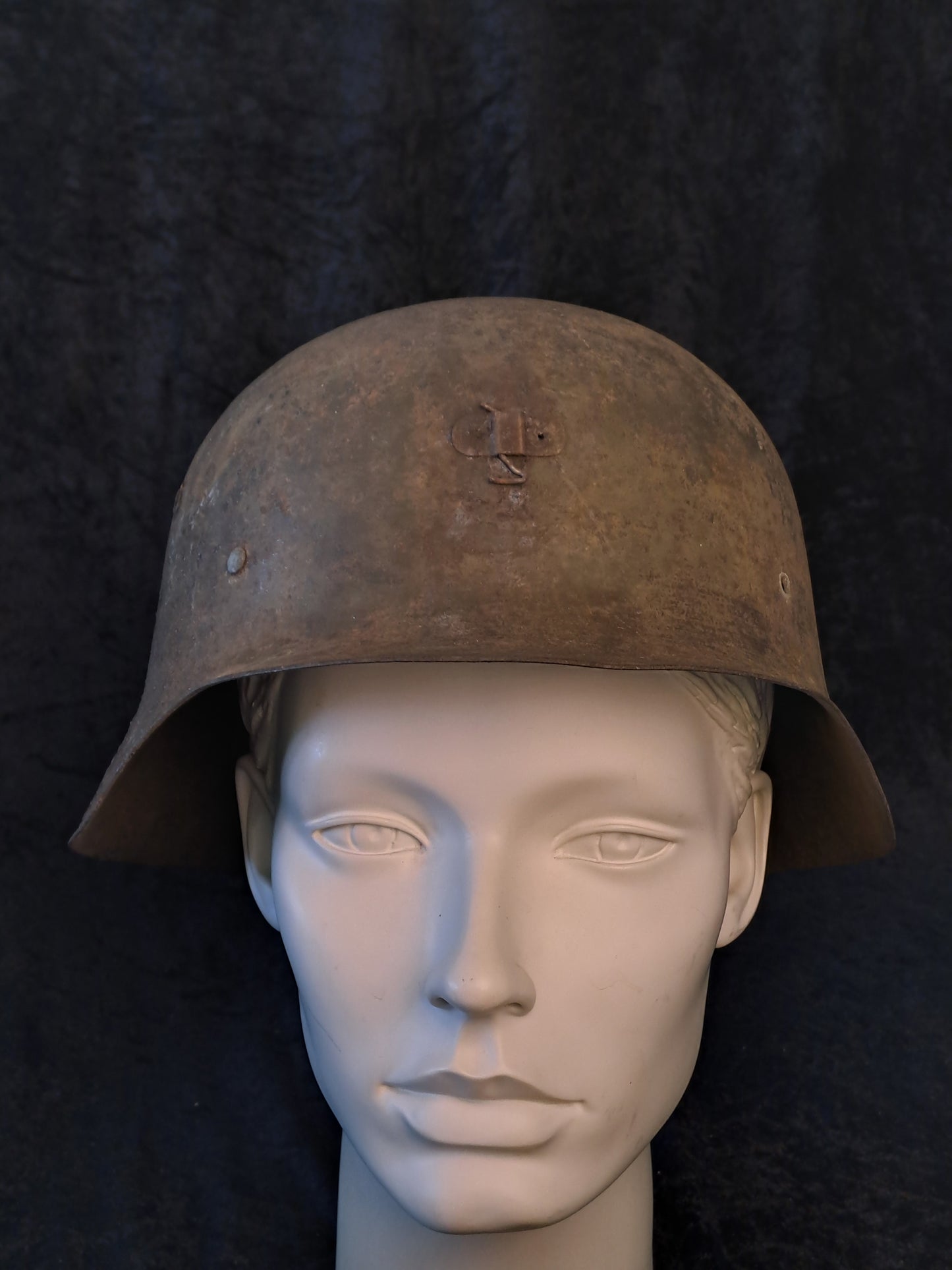 WW2 German Helmet M35 (?) / WW2 Tysk Stålhjelm M35 (?)