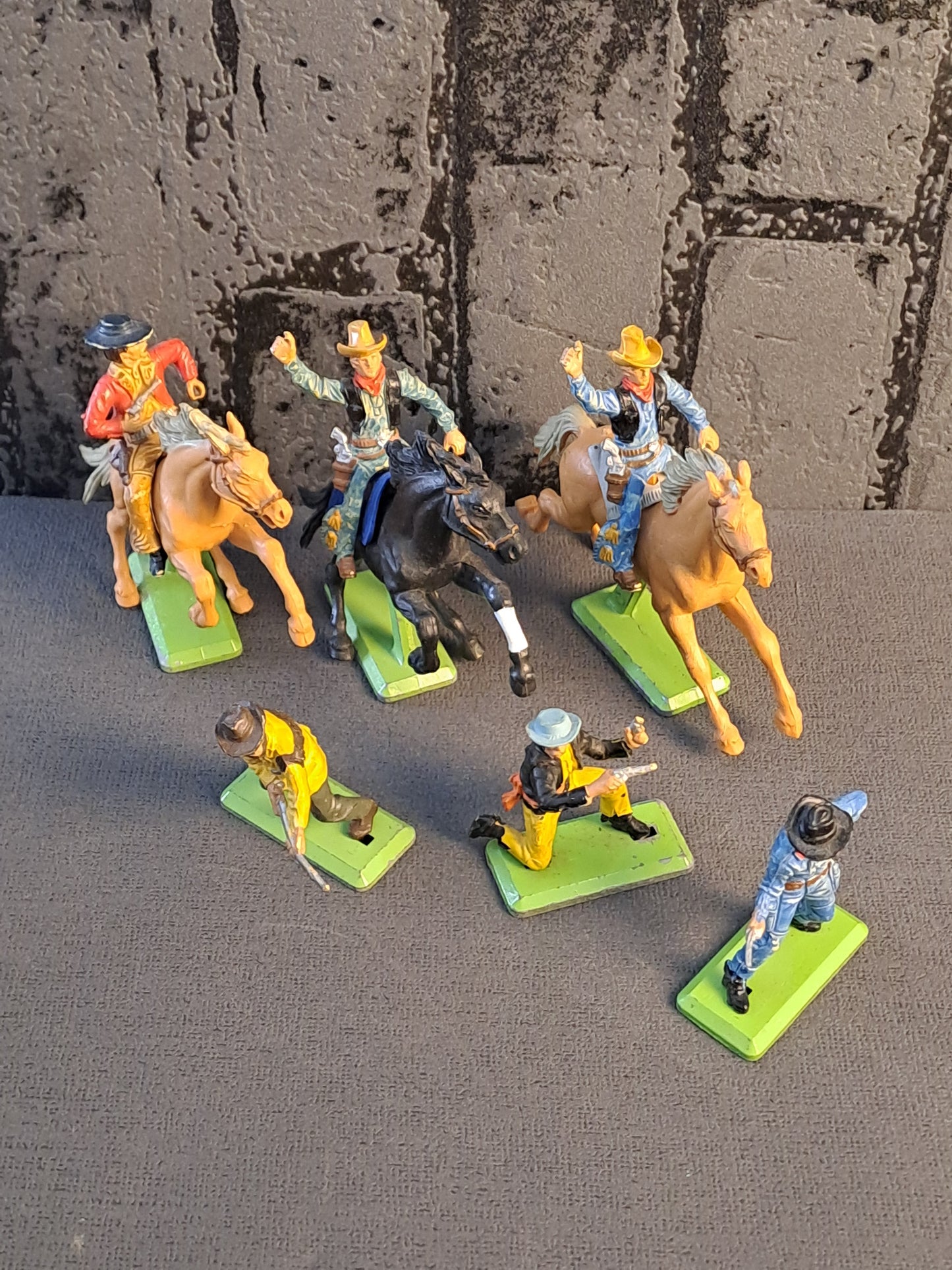Britains Deetail Cowboys on Horses and More / Britains Deetail Cowboys på Heste og Mere