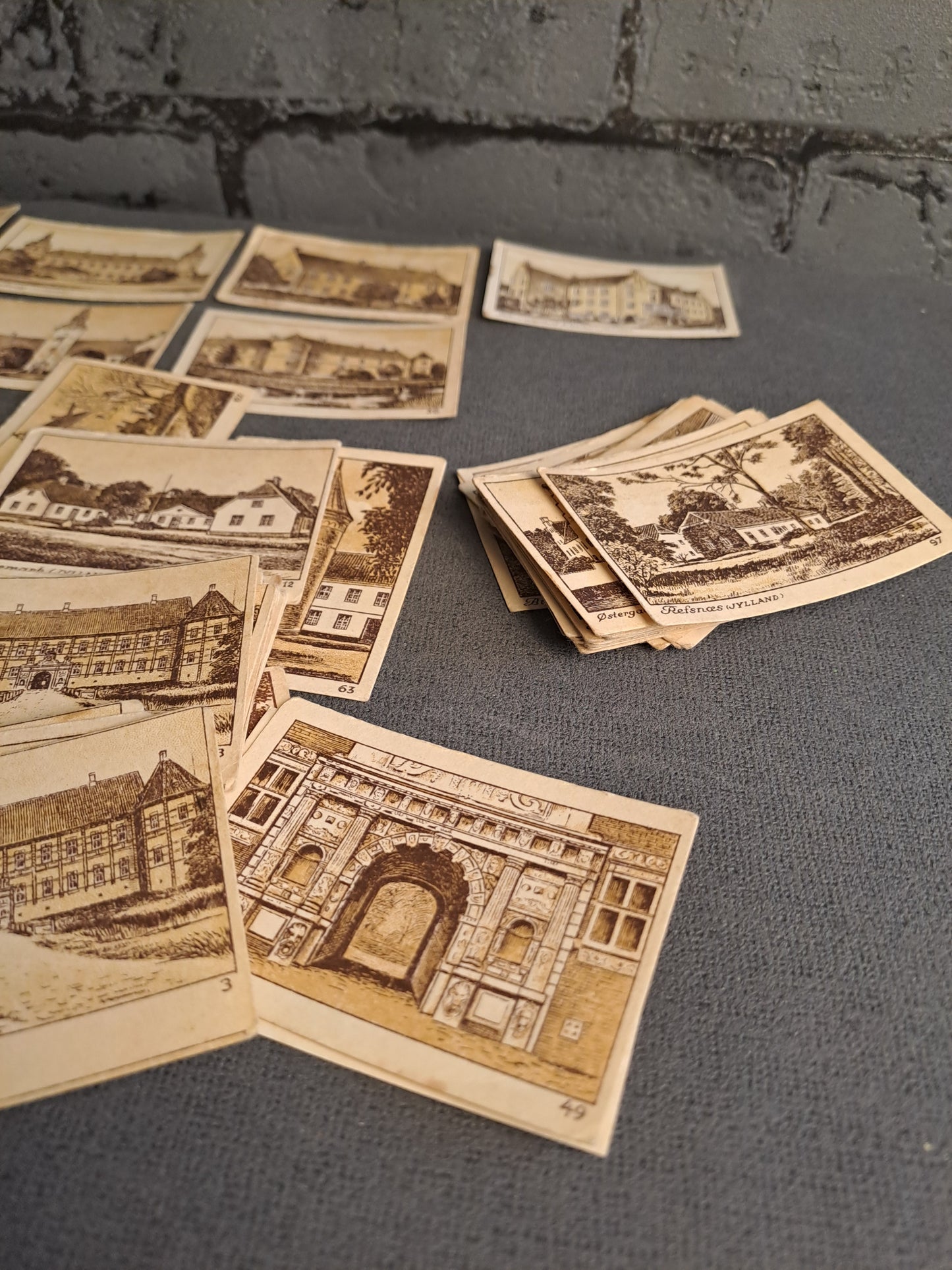 Collecting Cards Castles and Mansions of Denmark / Samlekort Slotte og Herregårde Danmark